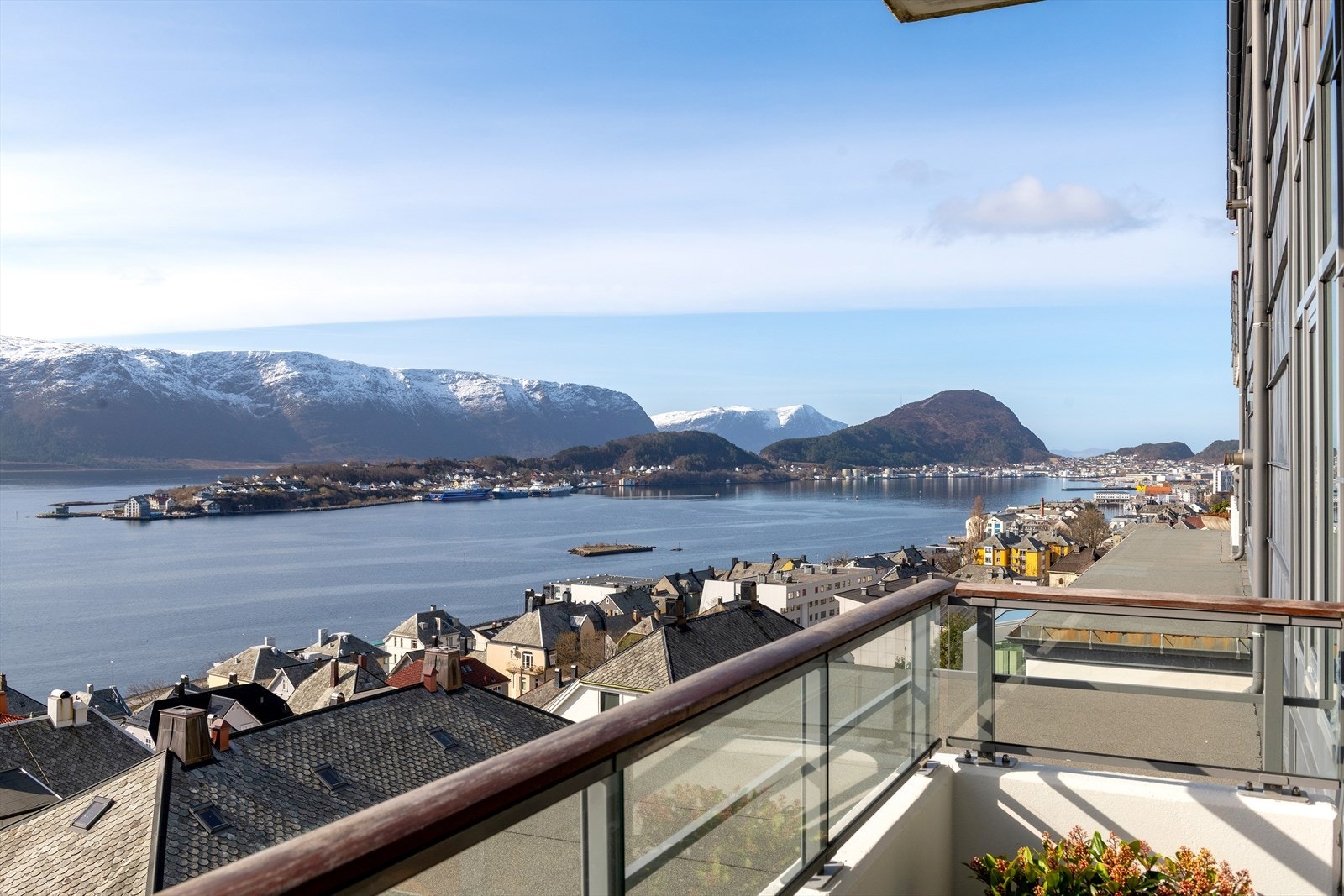 Velkommen til Fjelltunvegen 31 - Presentert av Eiendomsmegler Norge v/ Arild Berentzen. Galleribilde
