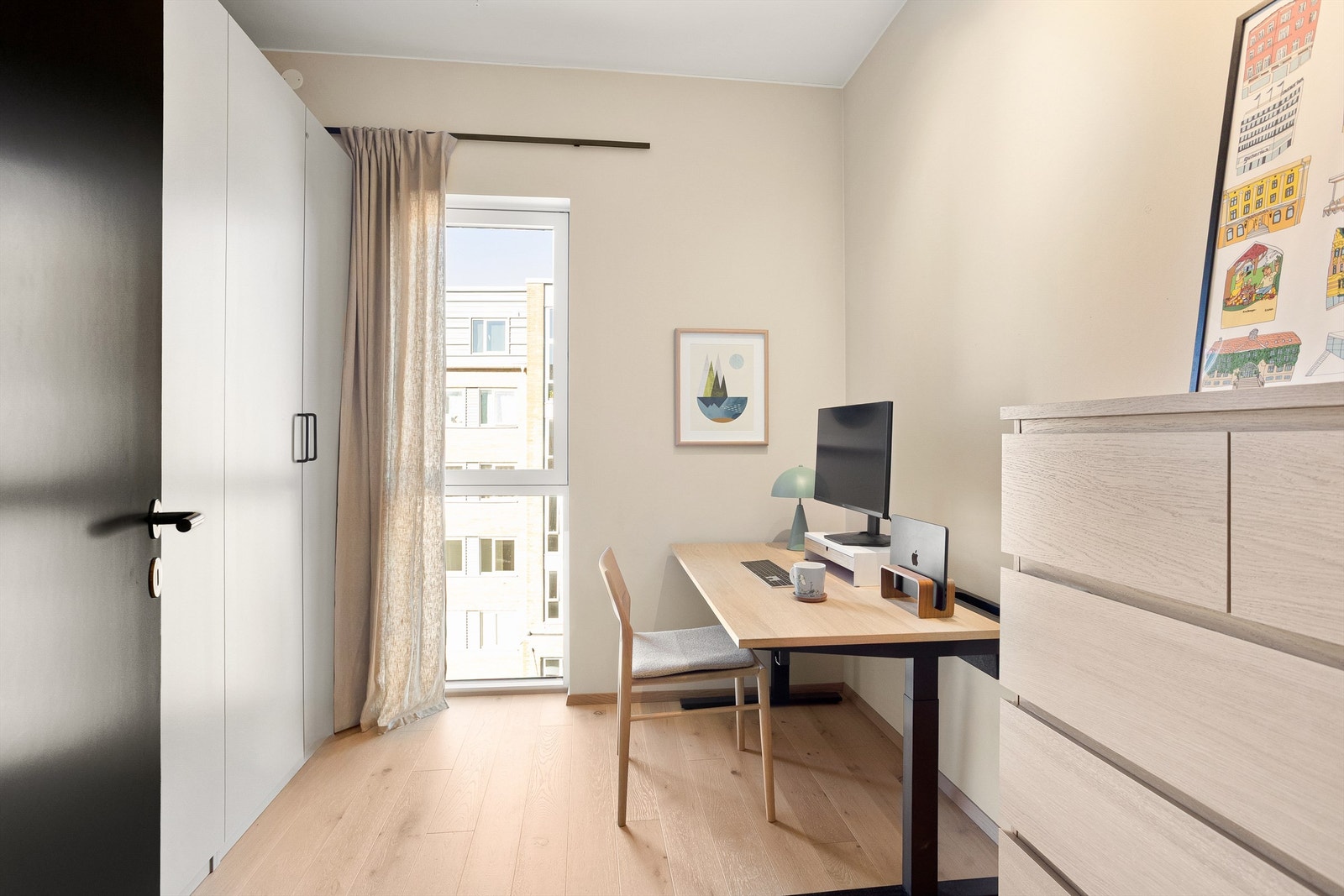 Soverom 3 brukes i dag som kontor, men egner seg like godt som gjesterom. Galleribilde