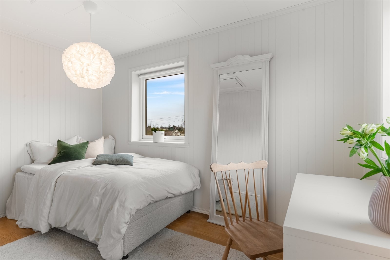 - Boligen har balansert ventilasjon med varmegjenvinning, noe som sørger for bedre luftkvalitet, innemiljø og energieffektivitet - Galleribilde