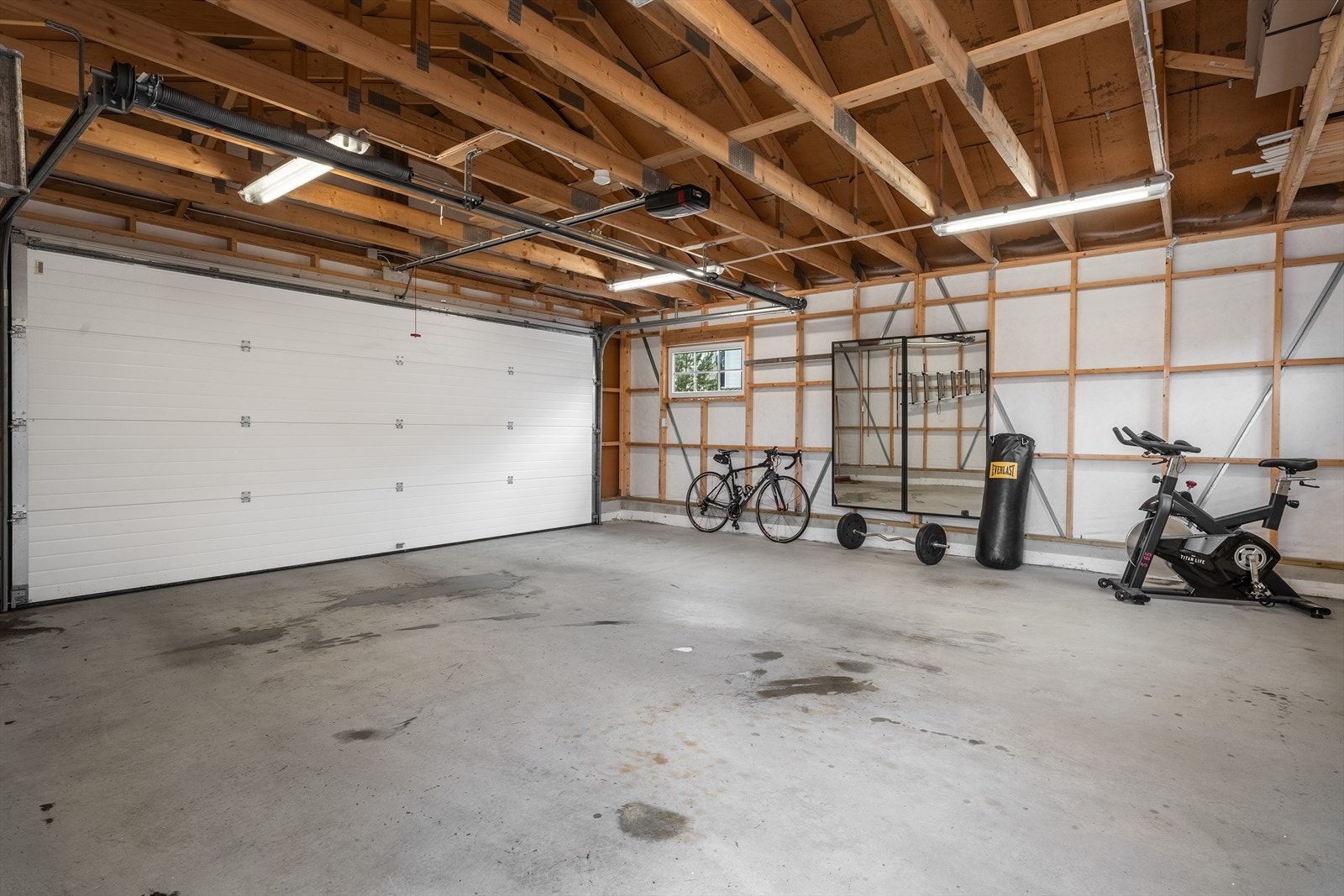 - Dobbelgarasjen måler 40m² - Galleribilde