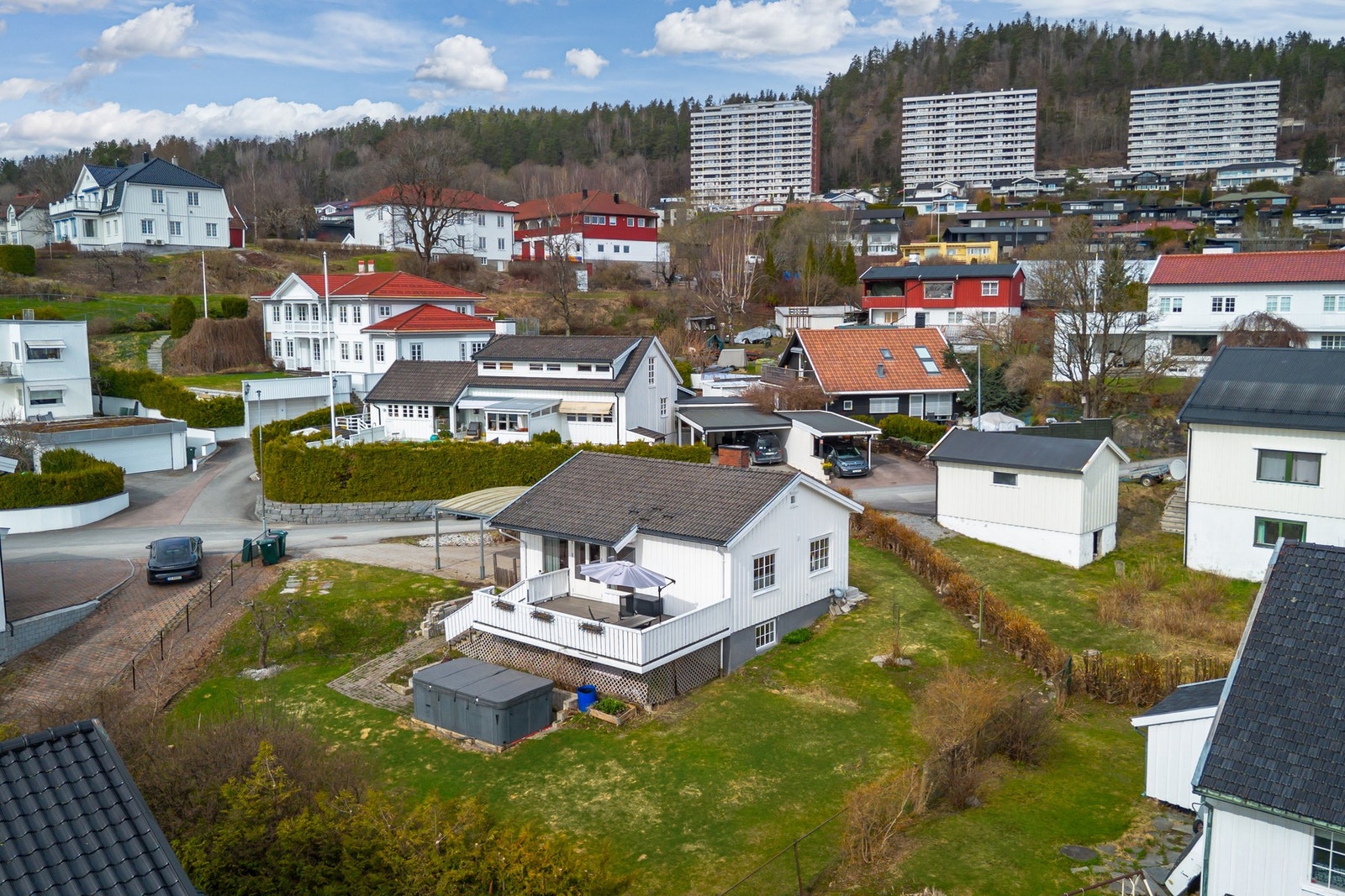 Boligen har en attraktiv beliggenhet på Strøtvet. Galleribilde