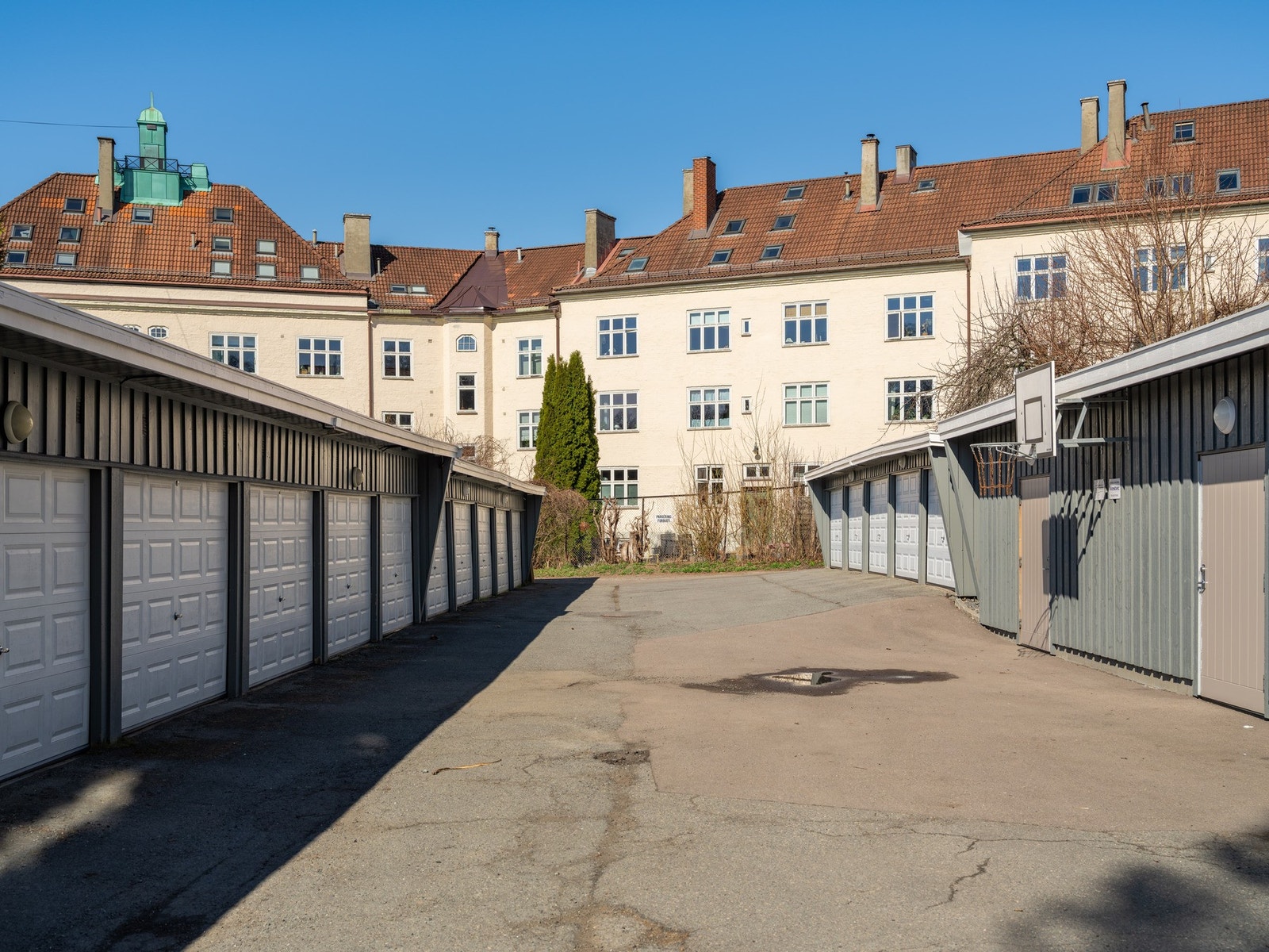 Borettslaget har 22 garasjeplasser som leies ut etter ventelister. Galleribilde