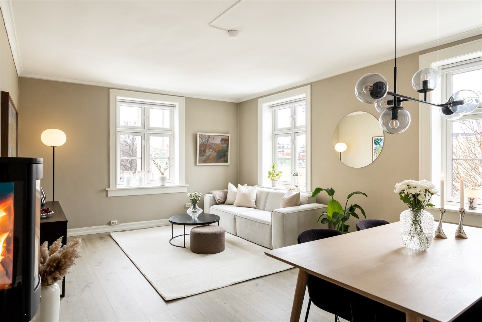 Leiligheten har en funksjonell planløsning med entré, stue, separat kjøkken, bad og to soverom. Galleribilde