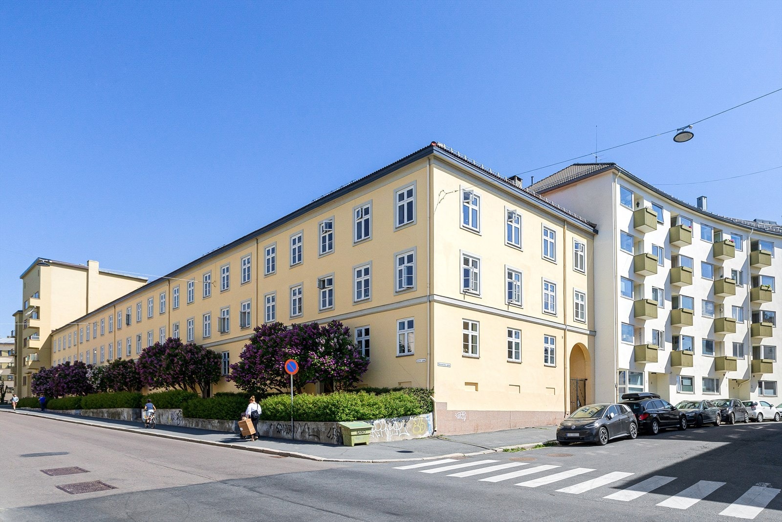 Det er nærmere 4 meter fra vindu til bakkeplan. Galleribilde