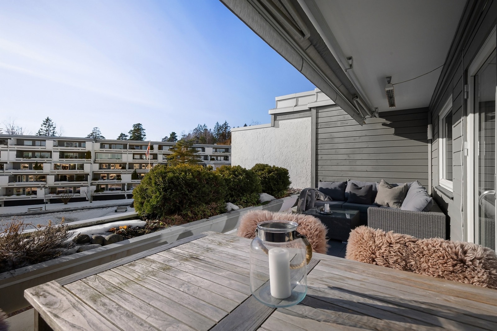 Fra stuen er det utgang til en nydelig sydvestvendt terrasse Galleribilde