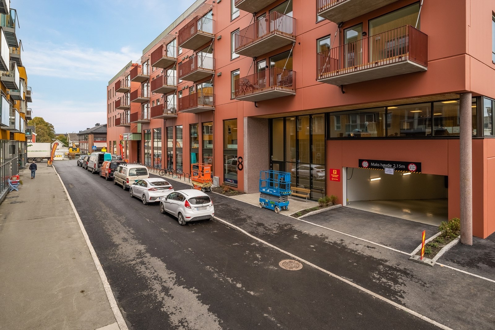 Fra leiligheten kan man ta heis ned til matbutikken i første etasje - enklere blir det ikke. Galleribilde