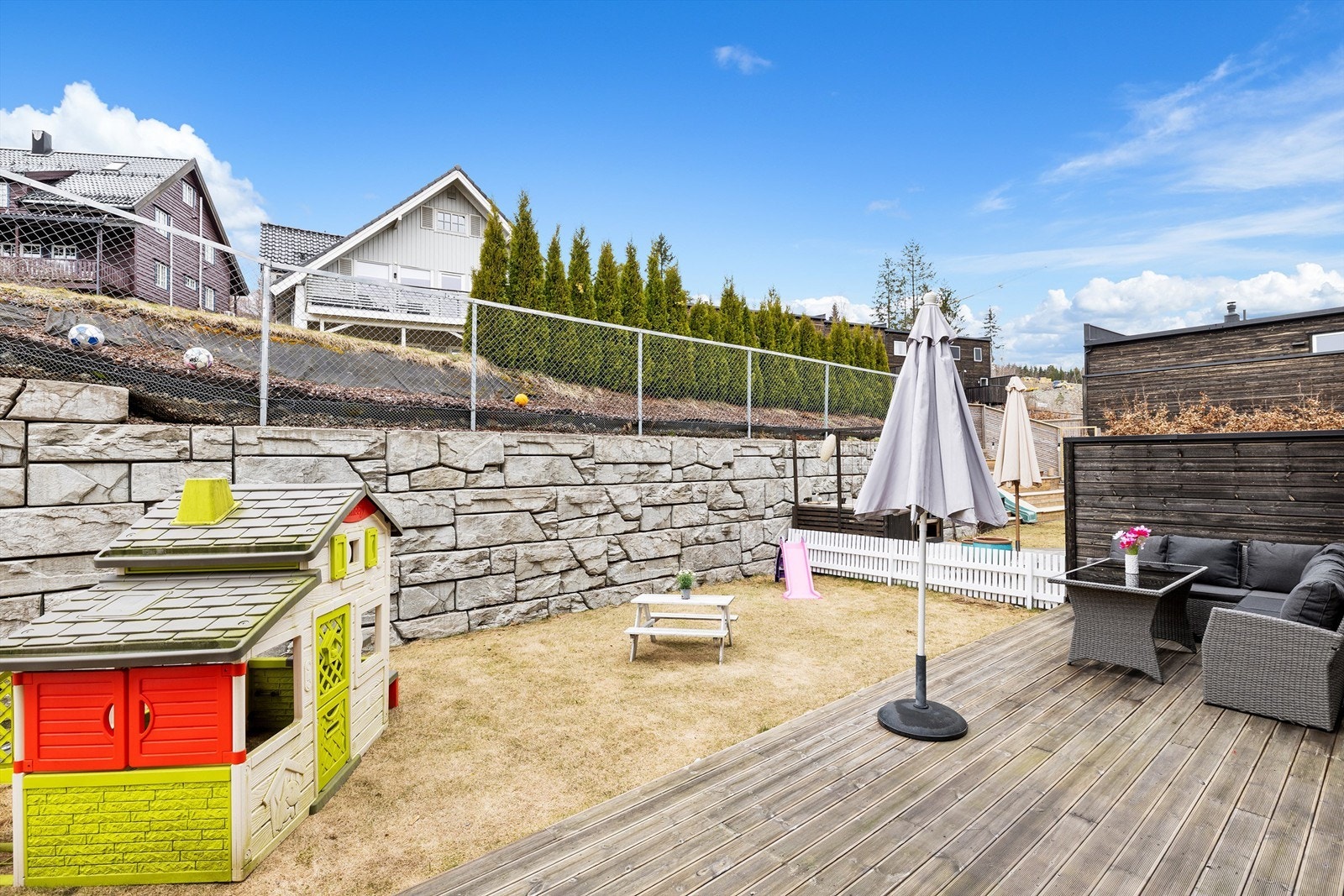 Uteplass og plen Galleribilde