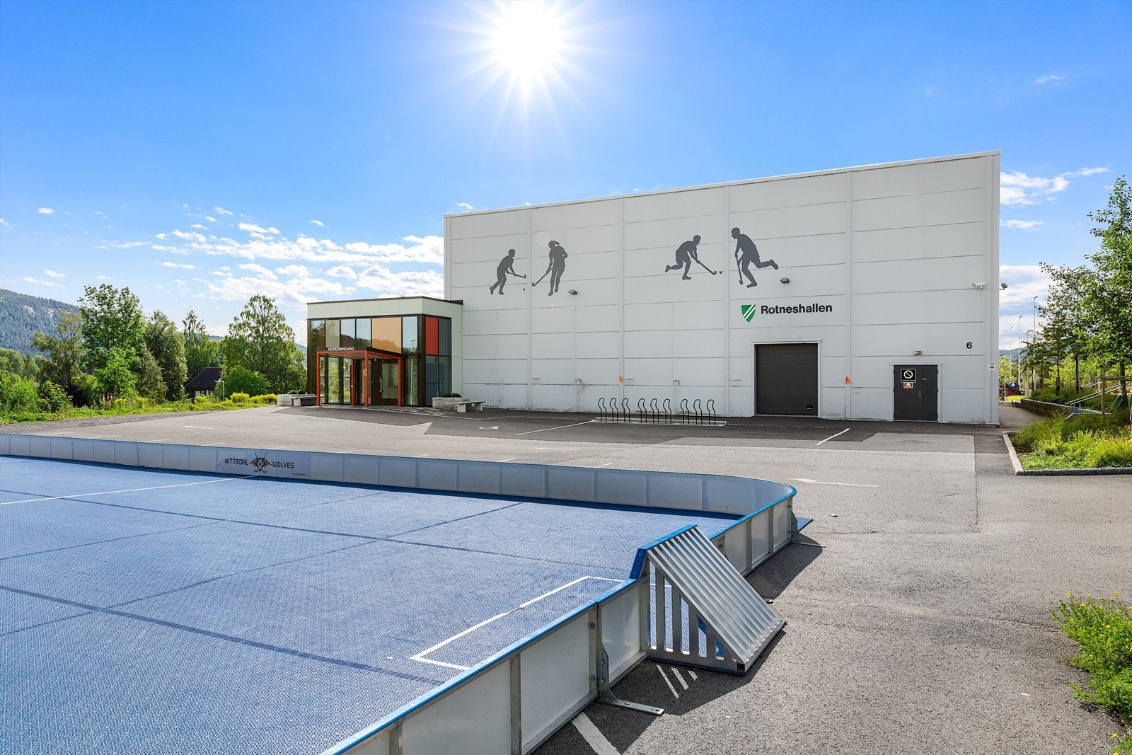 Rotneshallen ligger i nærområdet og er en fin arena for innebandy i alle aldre mm Galleribilde