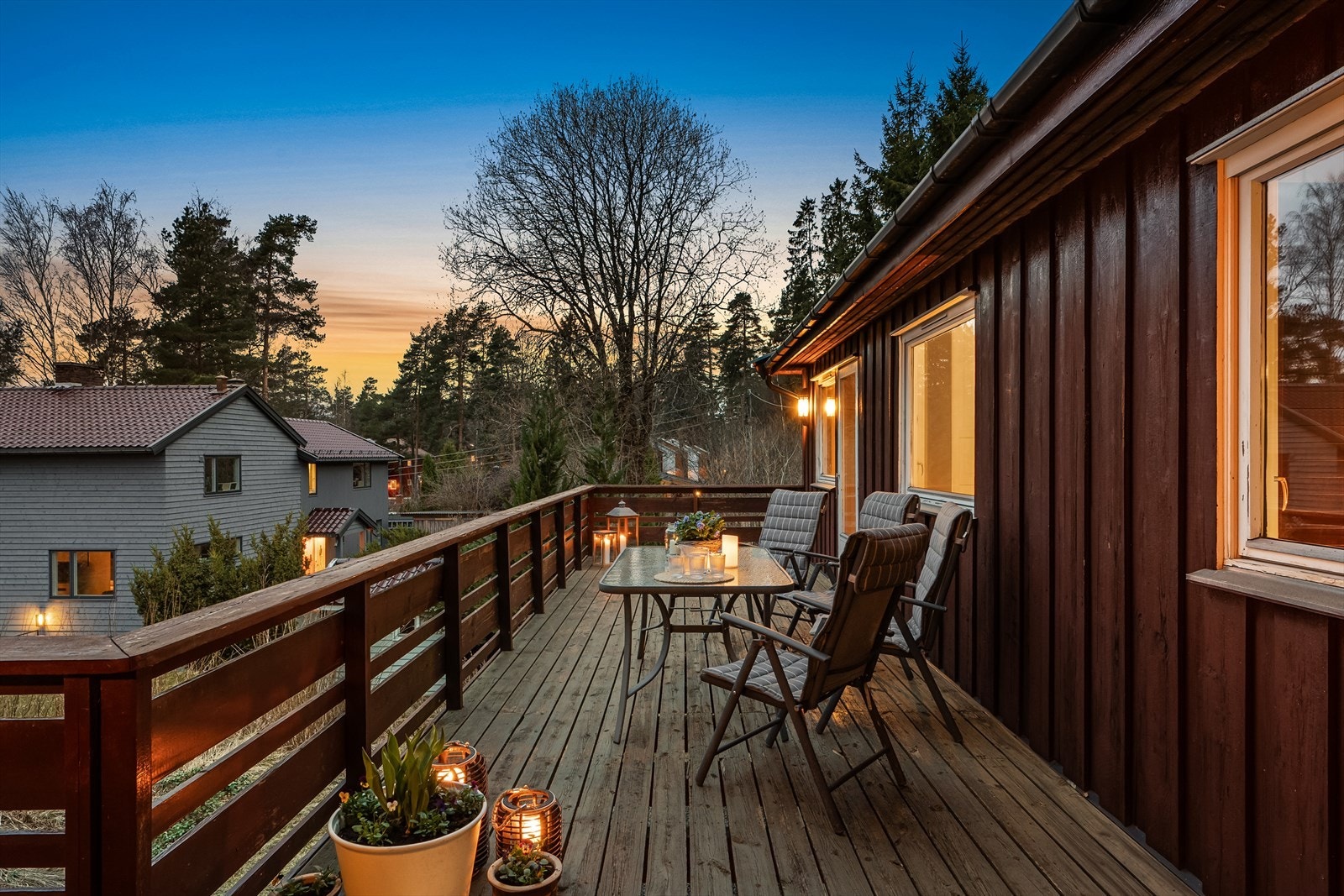 Verandaen er utstyrt med belysning og stikkontakter Galleribilde
