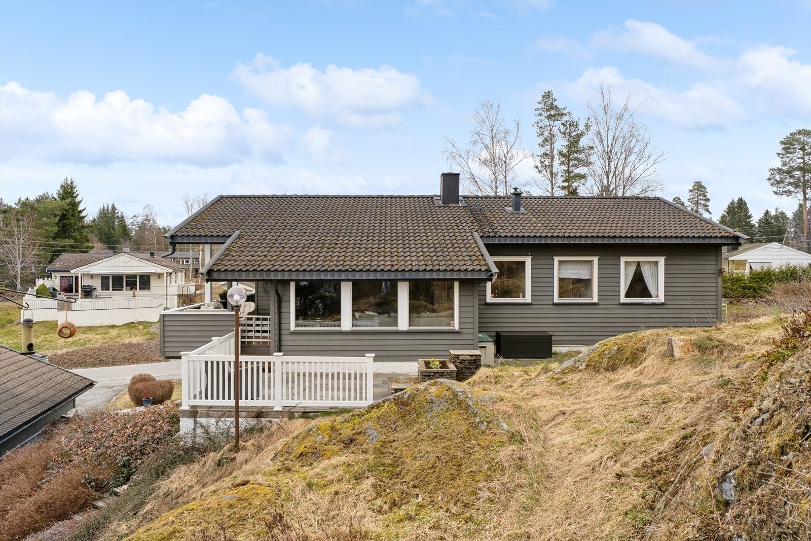 Uteplassene ligger høyt og usjenert Galleribilde