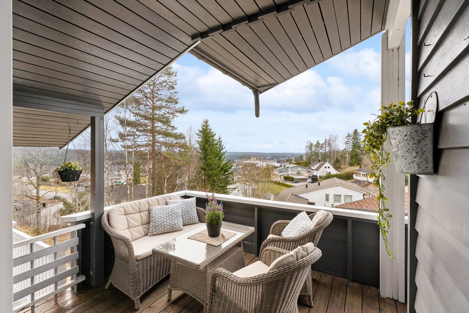 Koselig terrasse som går over 2 nivåer Galleribilde