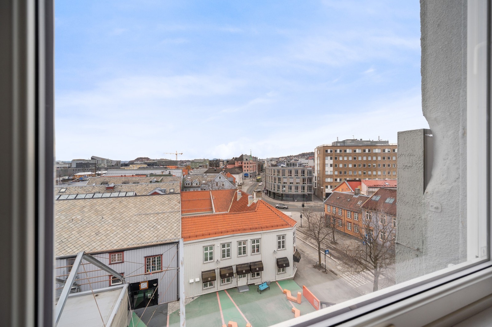 Beliggenheten i Sandgata 2 byr bl.a. på nærhet til studiesteder som NTNU Gløshaugen og BI på brattøra. Galleribilde