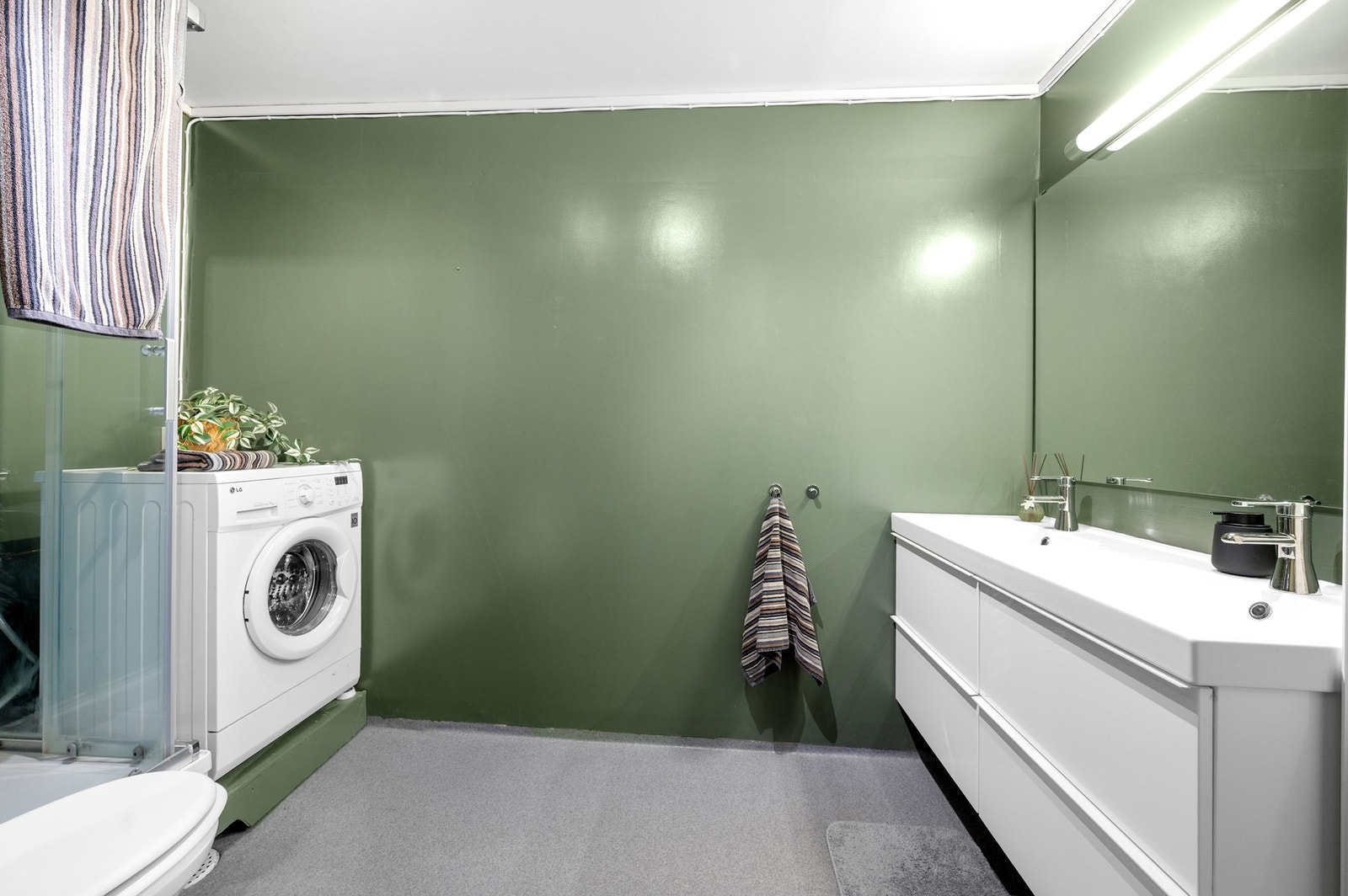 Badet er på 5,3 m². Galleribilde