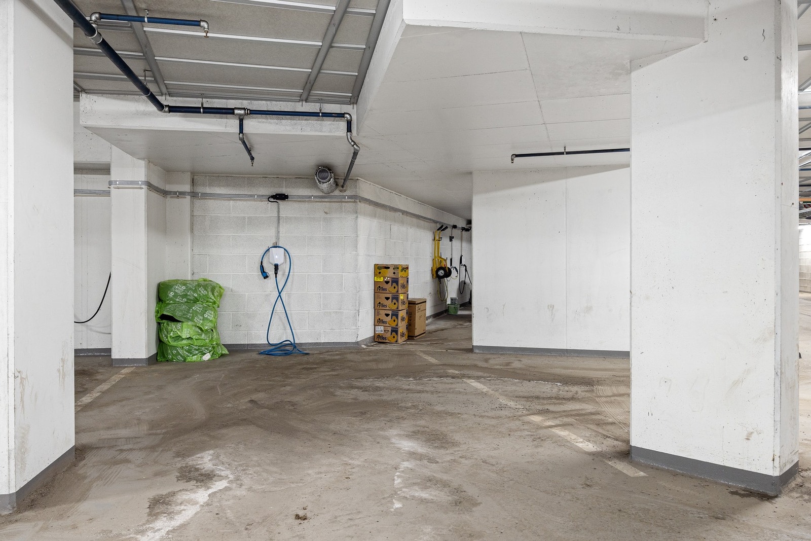 God plass til lagring av dekk osv Galleribilde