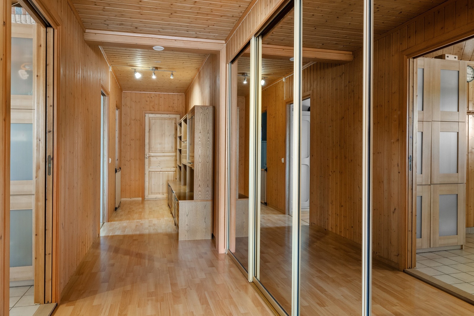 Romslig entrè Galleribilde