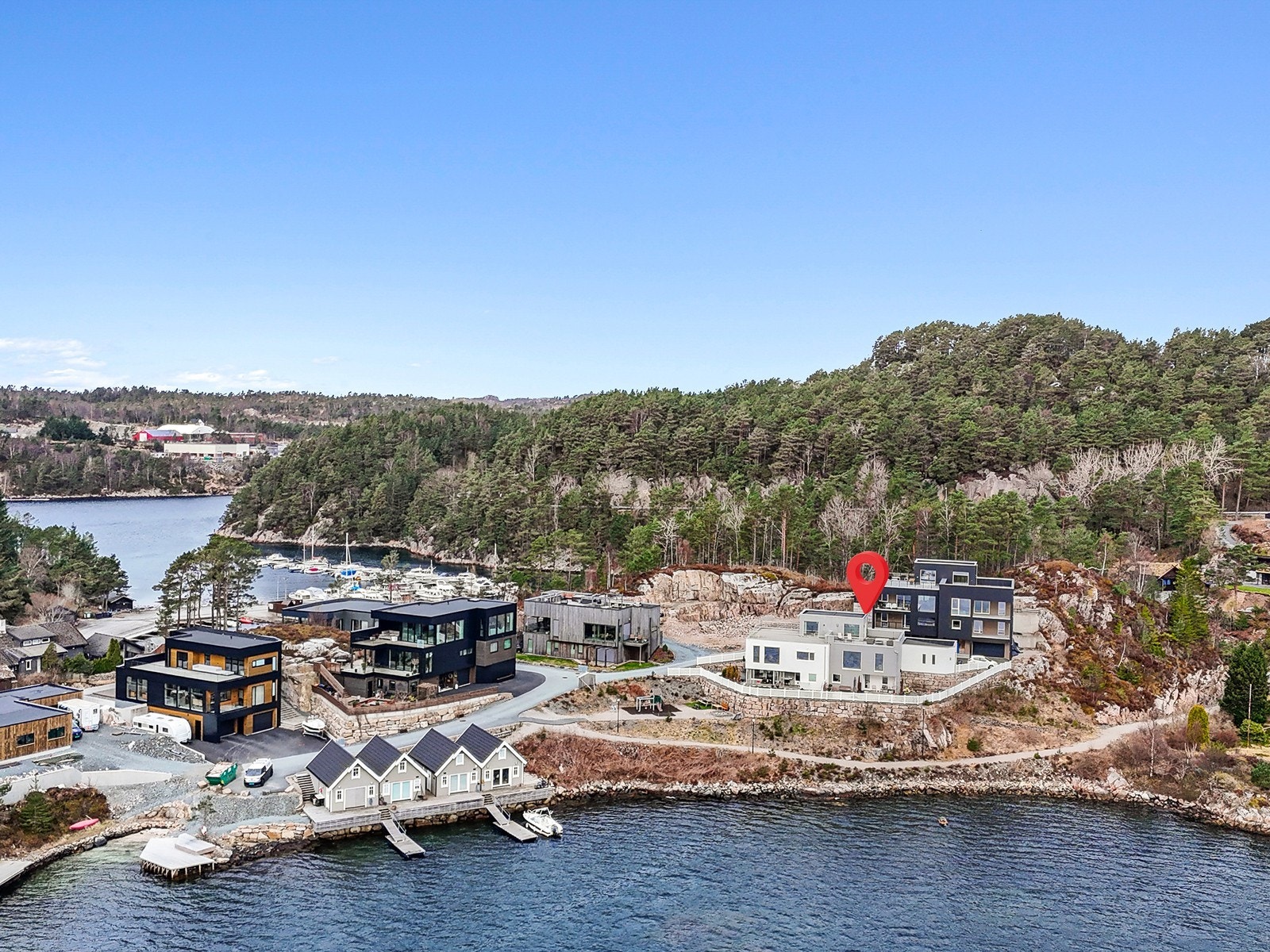 Her har du sjøen som nærmeste nabo og flott utsikt! Galleribilde