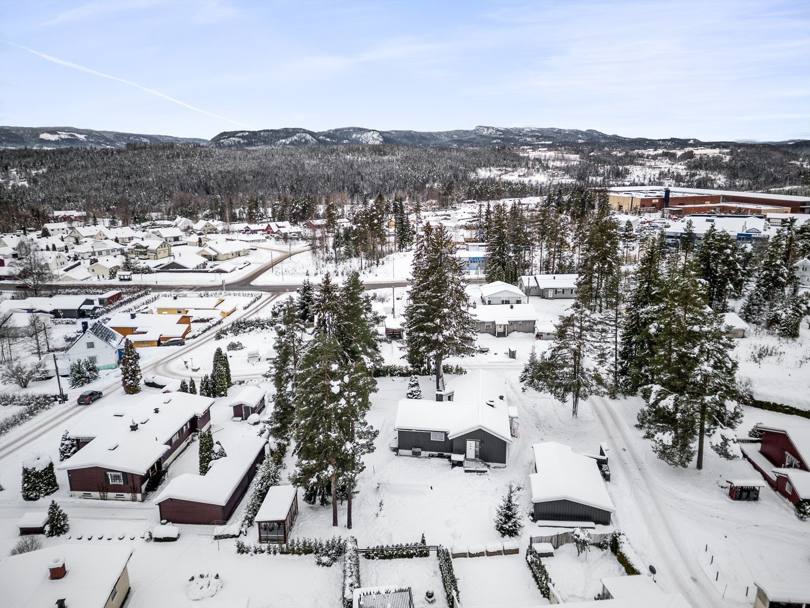 Fra eiendommen er det kort vei til turmuligheter i skog og mark. Galleribilde