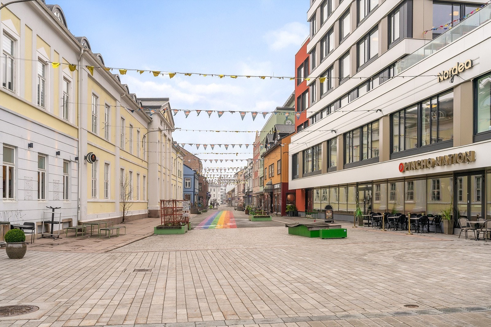 Fra leiligheten er det gangavstand til Strømsøs byliv med butikker, kafeer og servicetilbud. Galleribilde