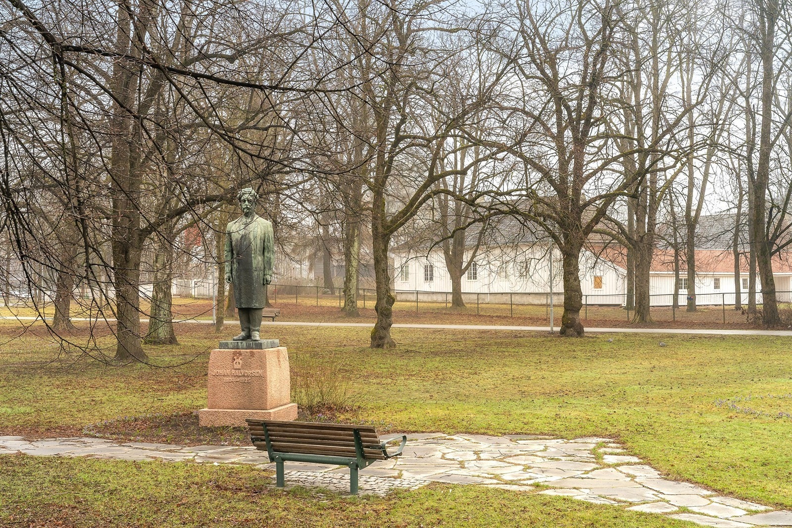Med Museumsparken som nærmeste nabo har du umiddelbar tilgang til grønne rekreasjonsområder, kun et steinkast fra Drammen sentrum. Galleribilde