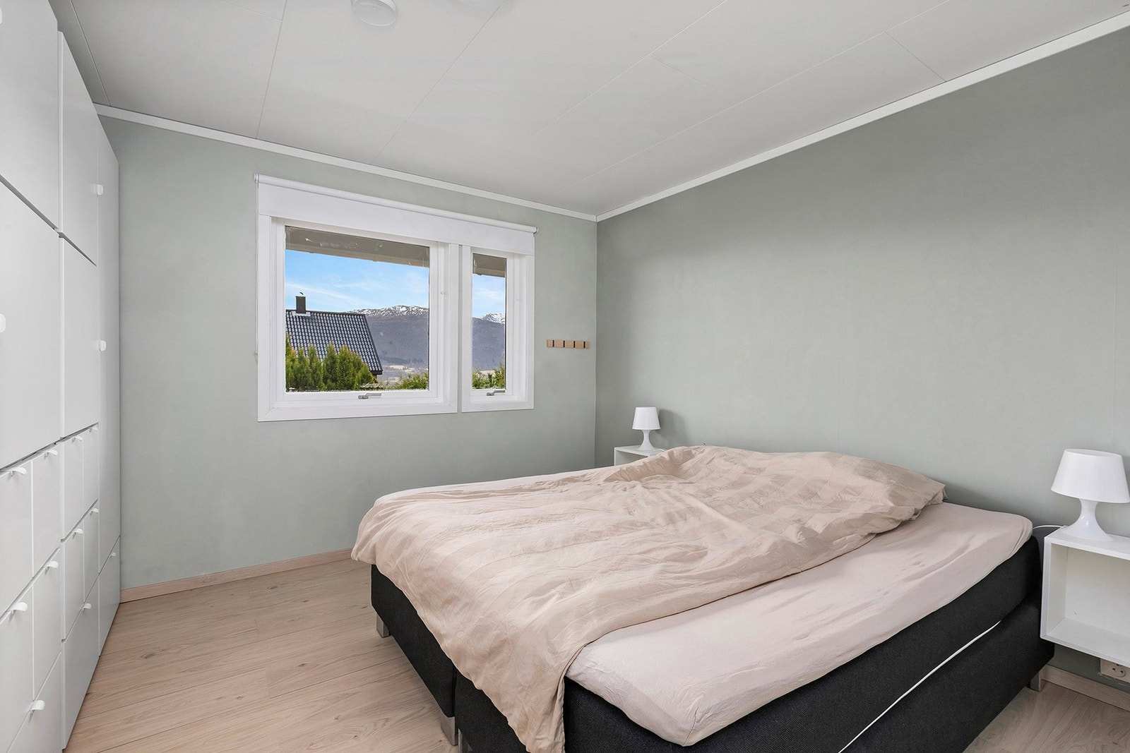 Hovedsoverommet har lyse fine overflater og er av god størrelse. Galleribilde