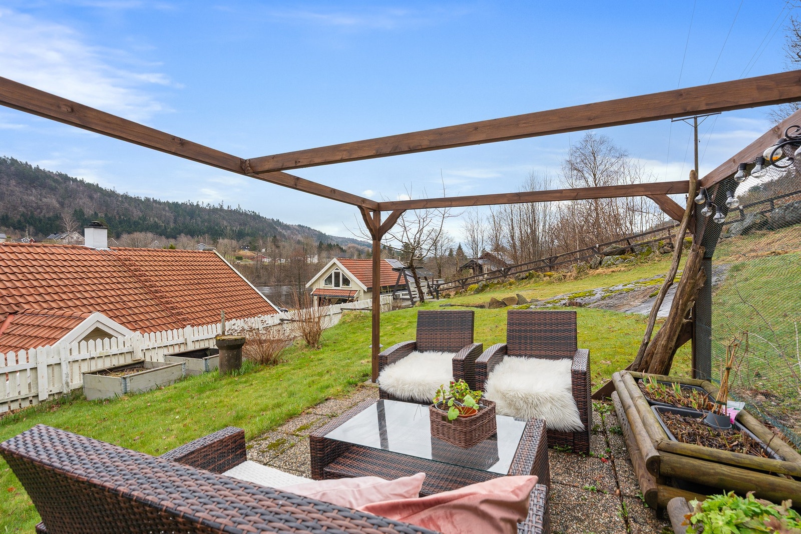 Fra pergola bak huset Galleribilde