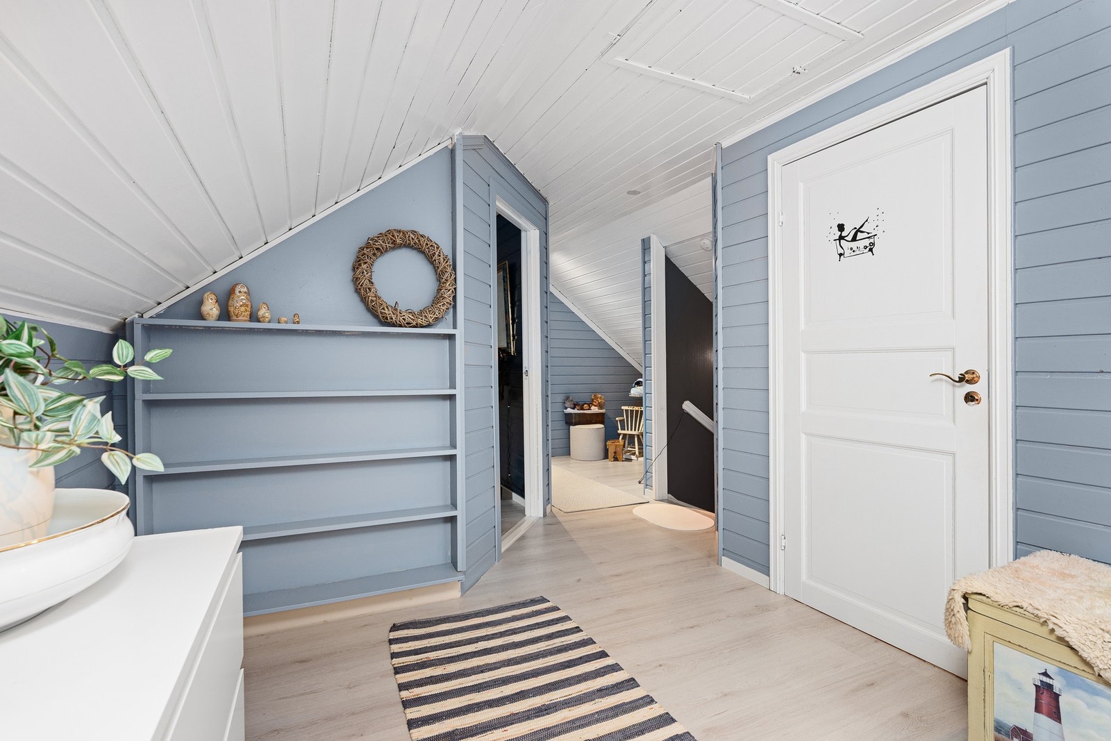 Gangareal i 2.etg. med lekeareal Galleribilde