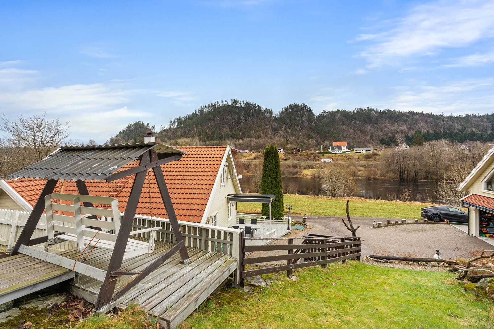 fra terrasse bak huset Galleribilde