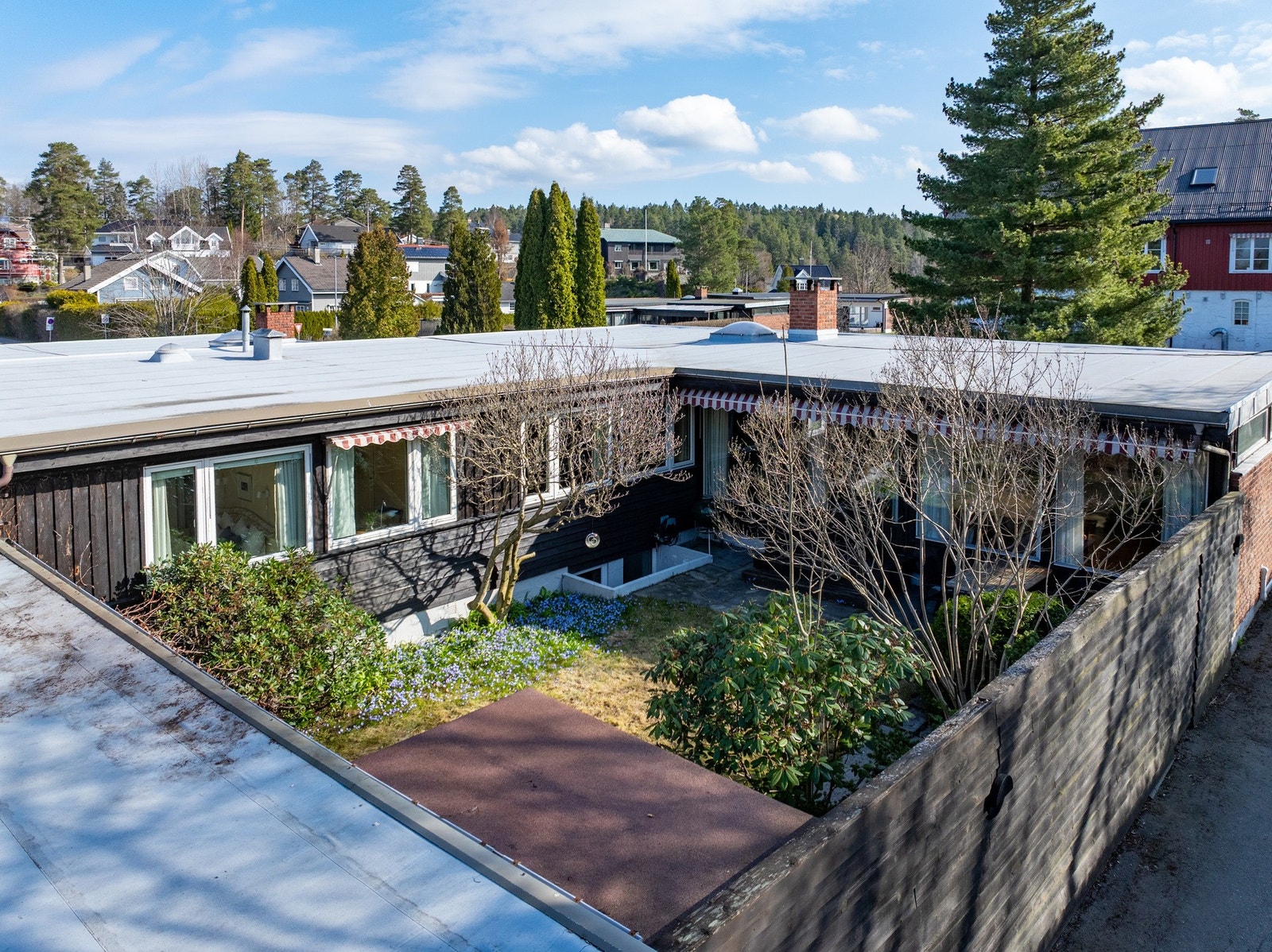 Skjermet og hyggelig atrium med gode solforhold Galleribilde