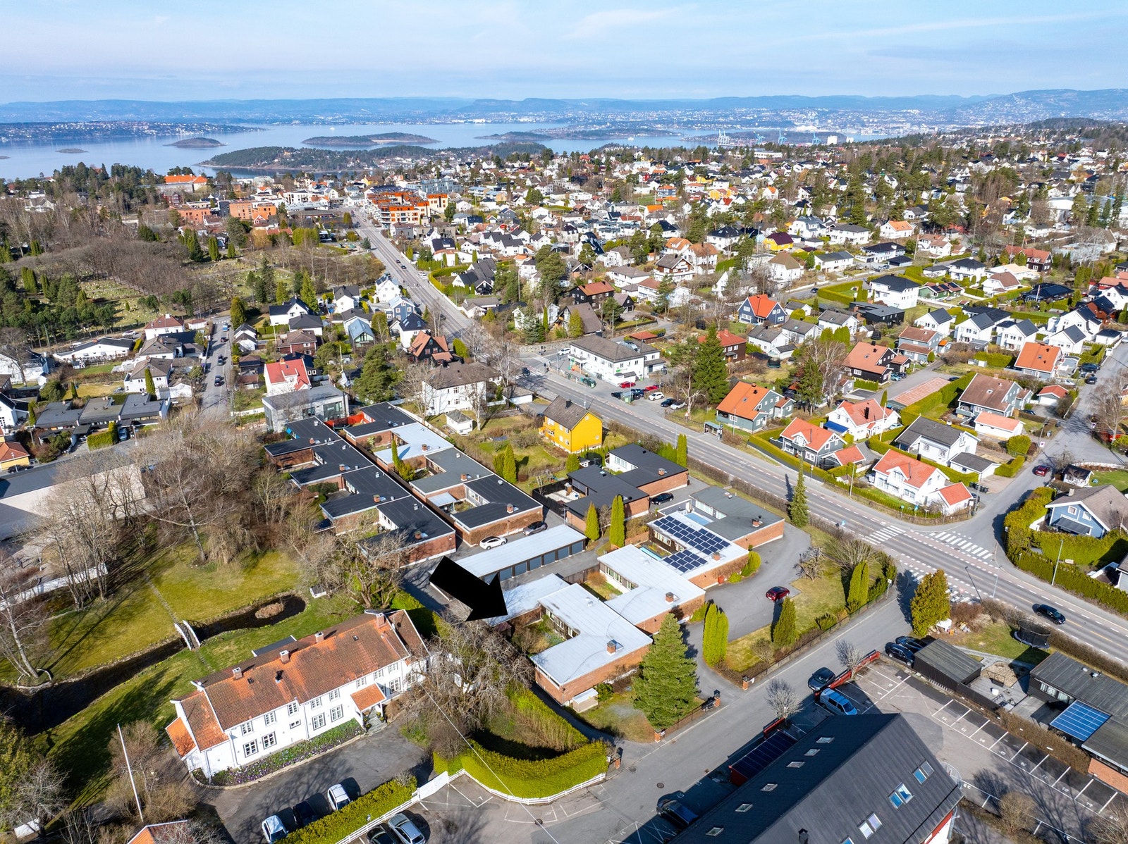 Boligen har en tilbaketrukket og svært god beliggenhet på feltet Galleribilde