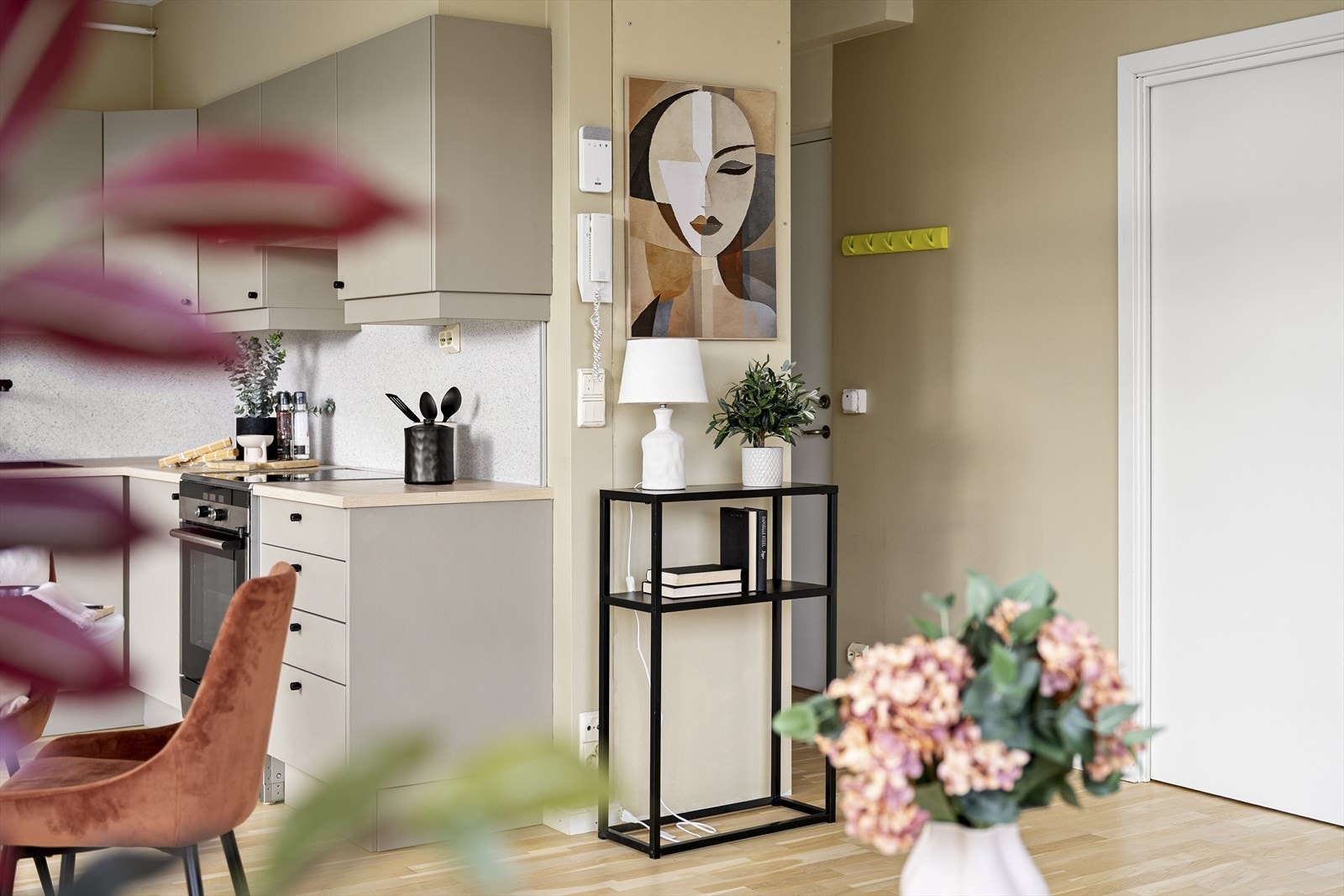 Leiligheten er beliggende i 3.etasje og bygget er utstyrt med heis. Galleribilde