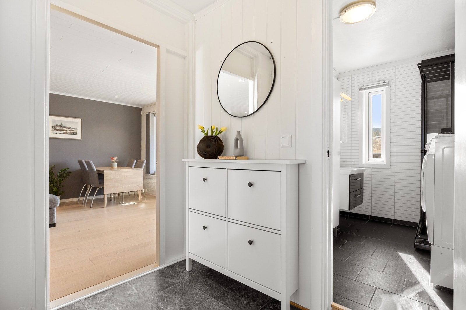 Tidligere toalettrom og bad er sammenslått for bedre utnyttelse av arealet. Galleribilde