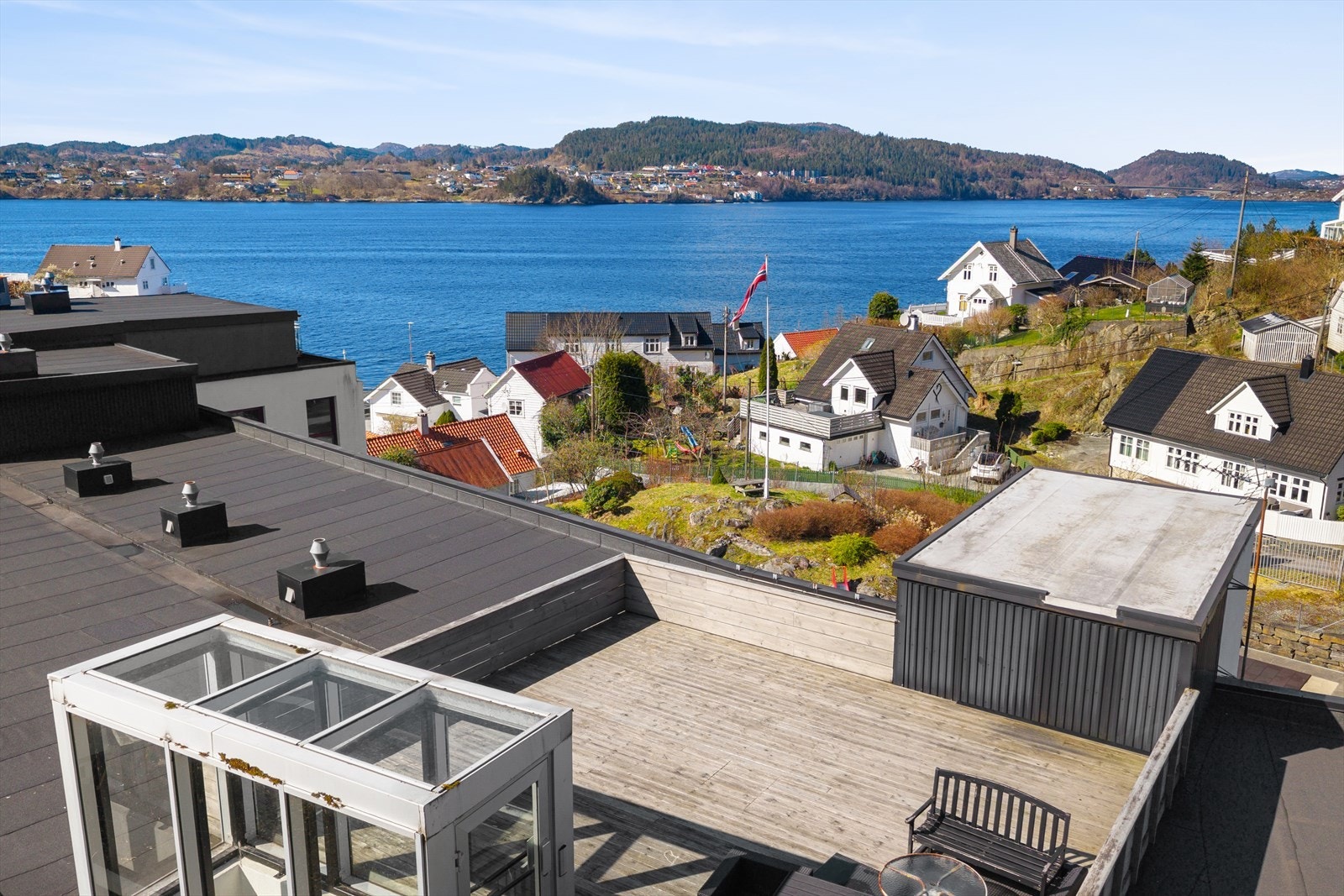 Sameiet har felles takterrasse med gode sol-og utsiktsforhold Galleribilde