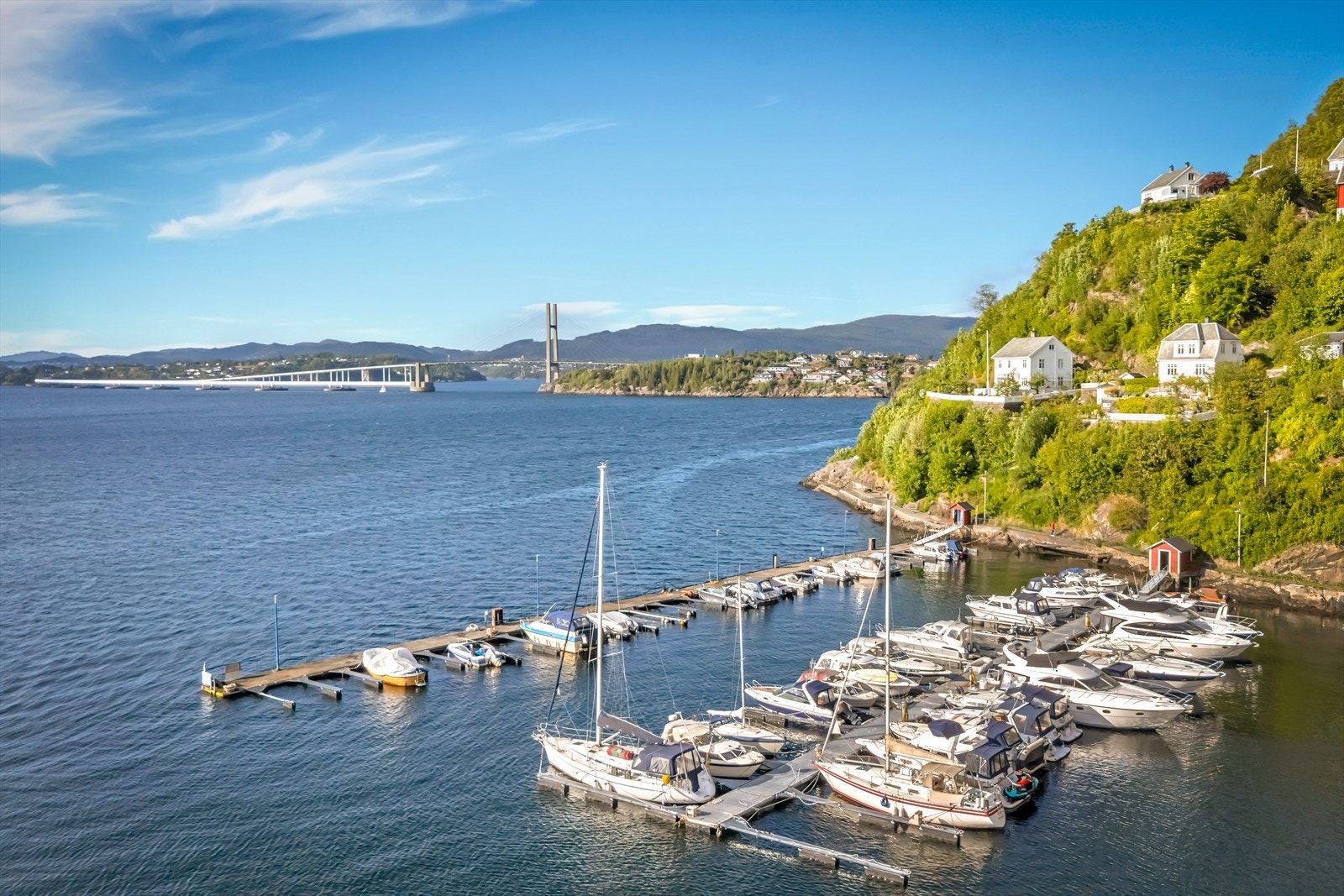 Ta kontakt med Salhus båtlag ved spørsmål eller interesse for båtplass. Galleribilde