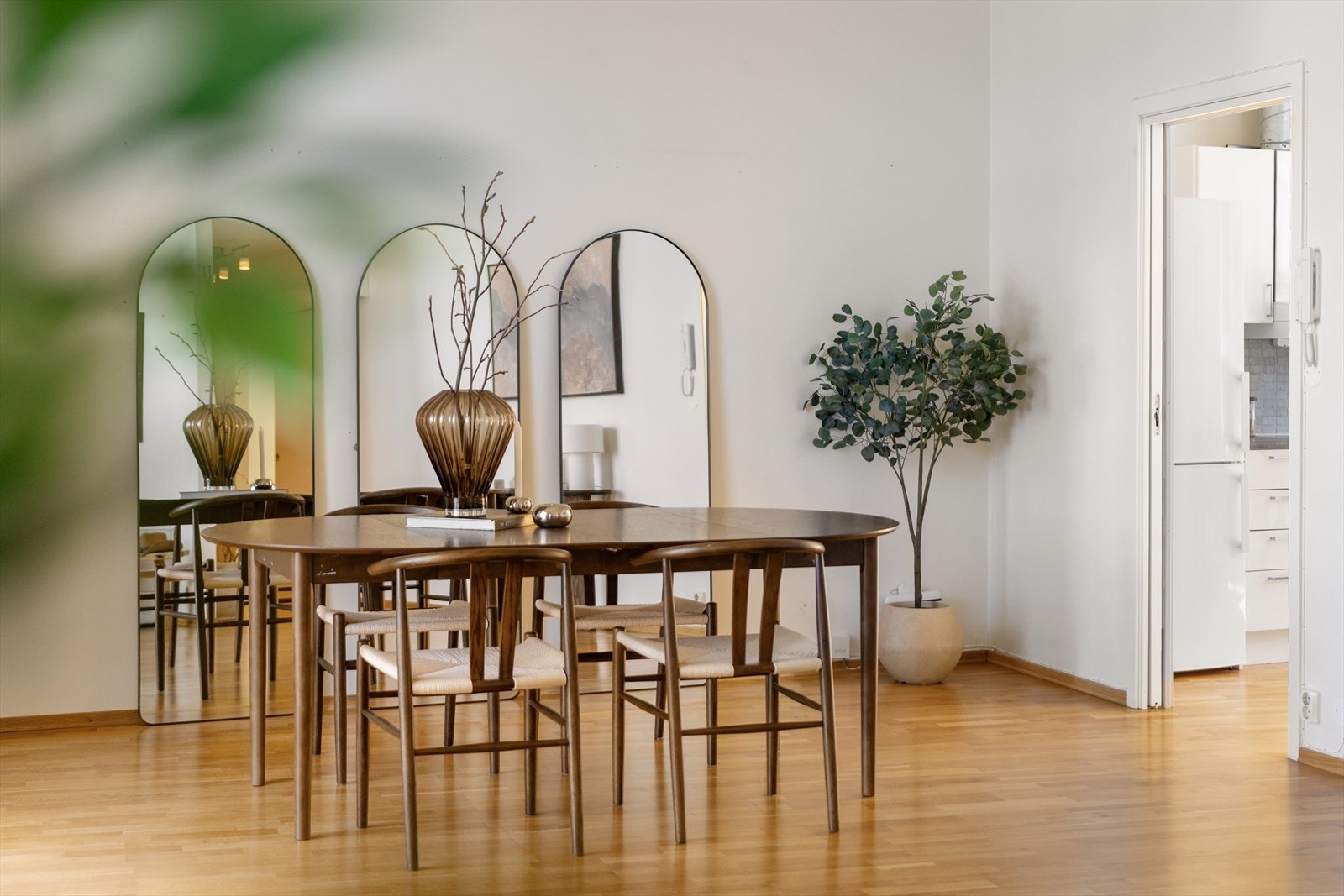 God plass til større spisegruppe Galleribilde