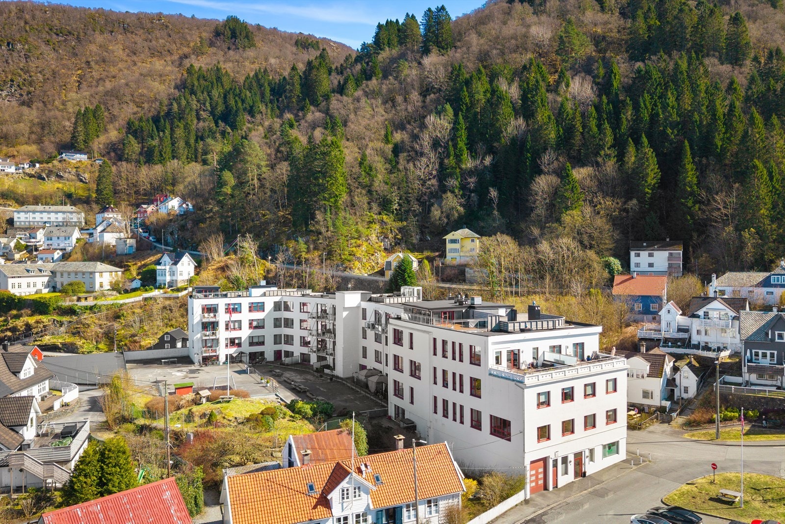 Her kan man enkelt kombinere sjøliv og fjellturer i hverdagen. Galleribilde