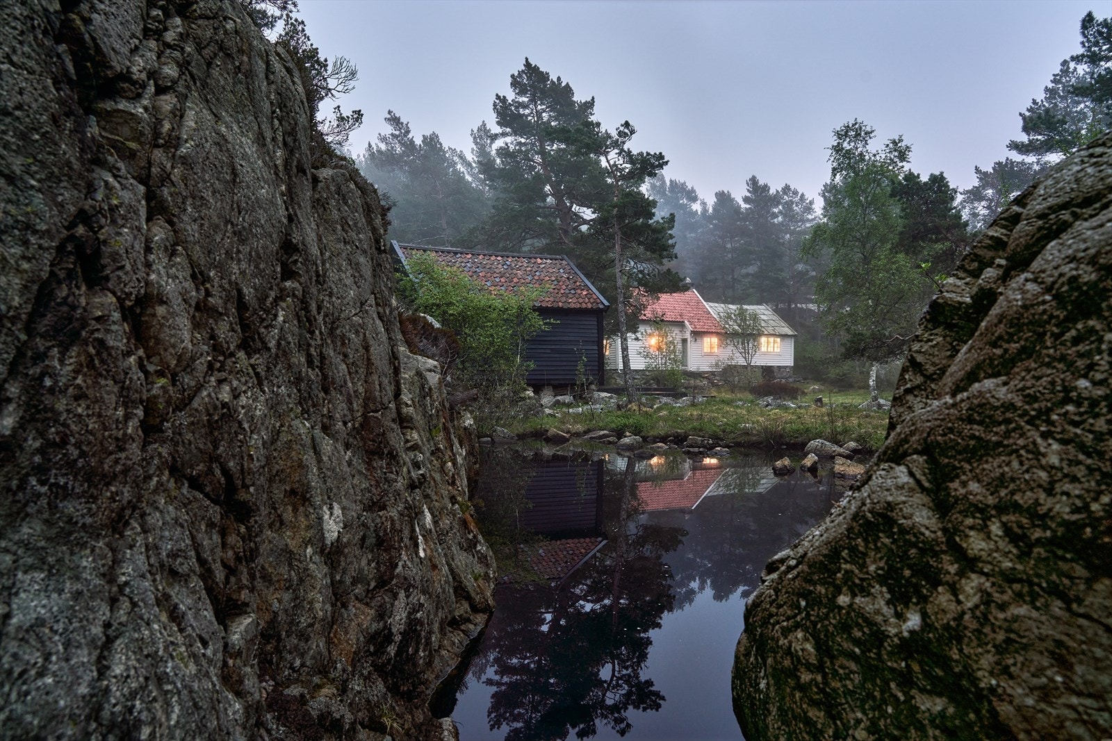 - Adkomst til eiendommen både til fots og med båt - Galleribilde