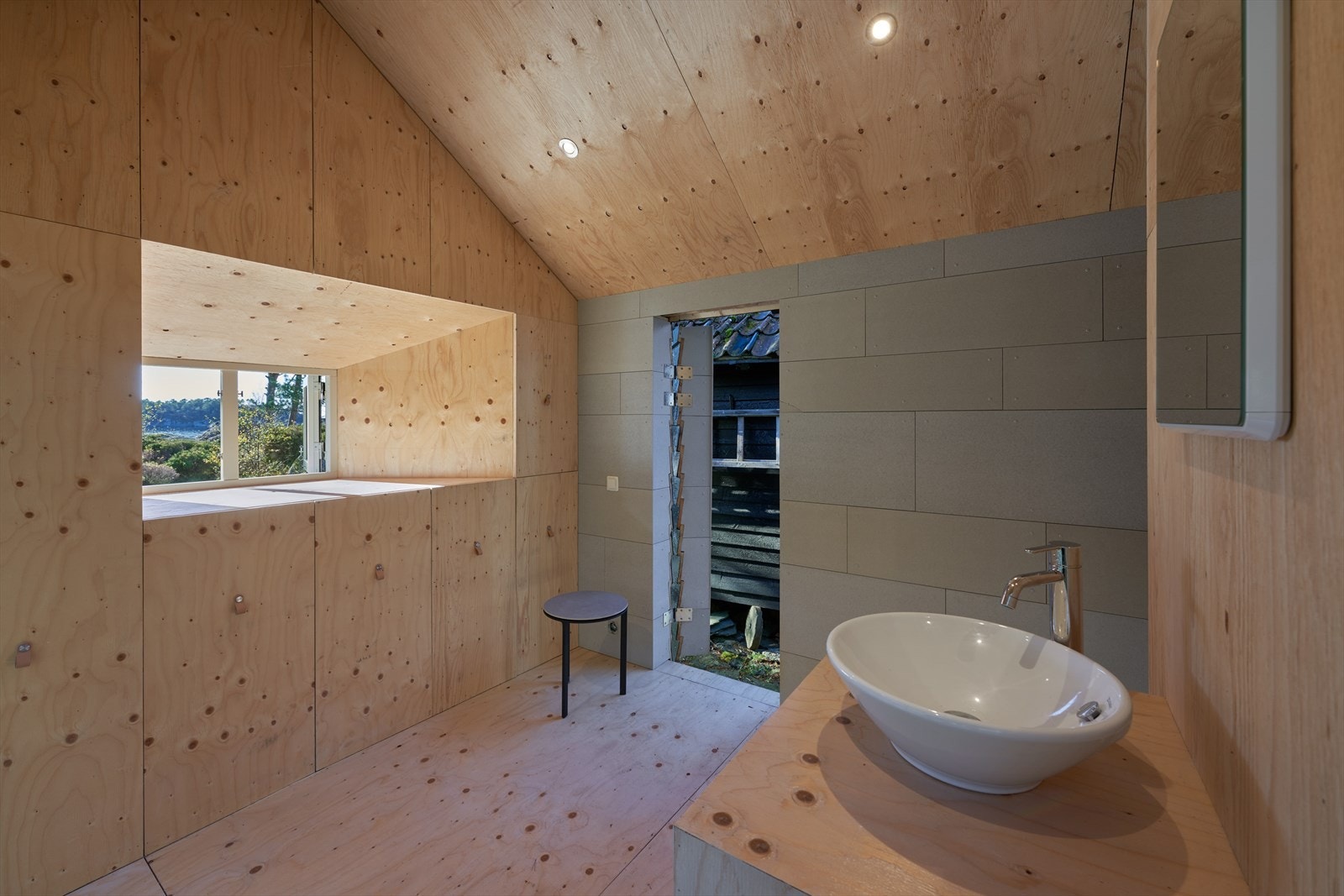 - Innredet med dusj, vask og komposttoalett - Galleribilde