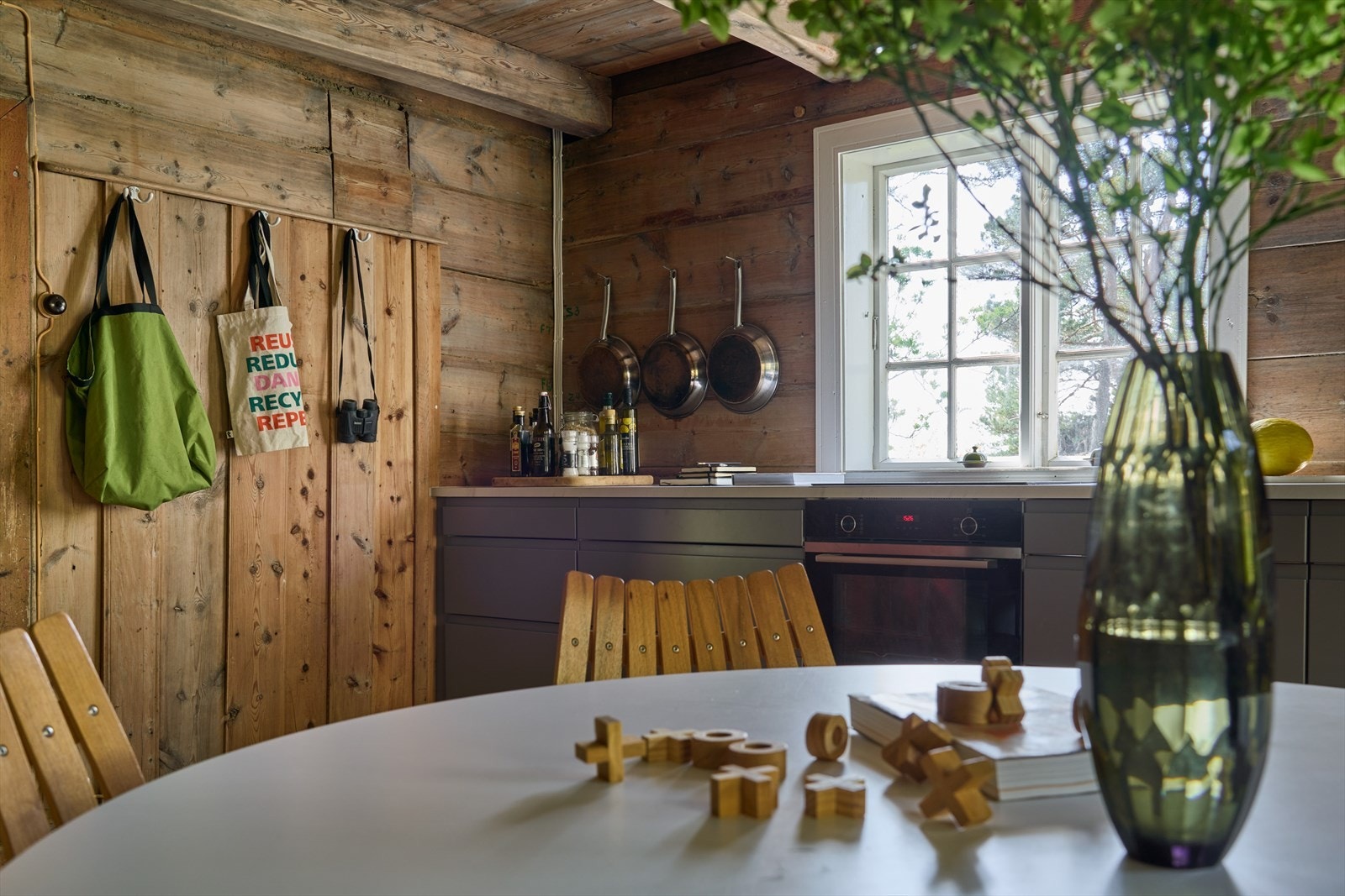 - Kjøkkenet har integrert komfyr, induksjonstopp og oppvaskmaskin fra Siemens - Galleribilde