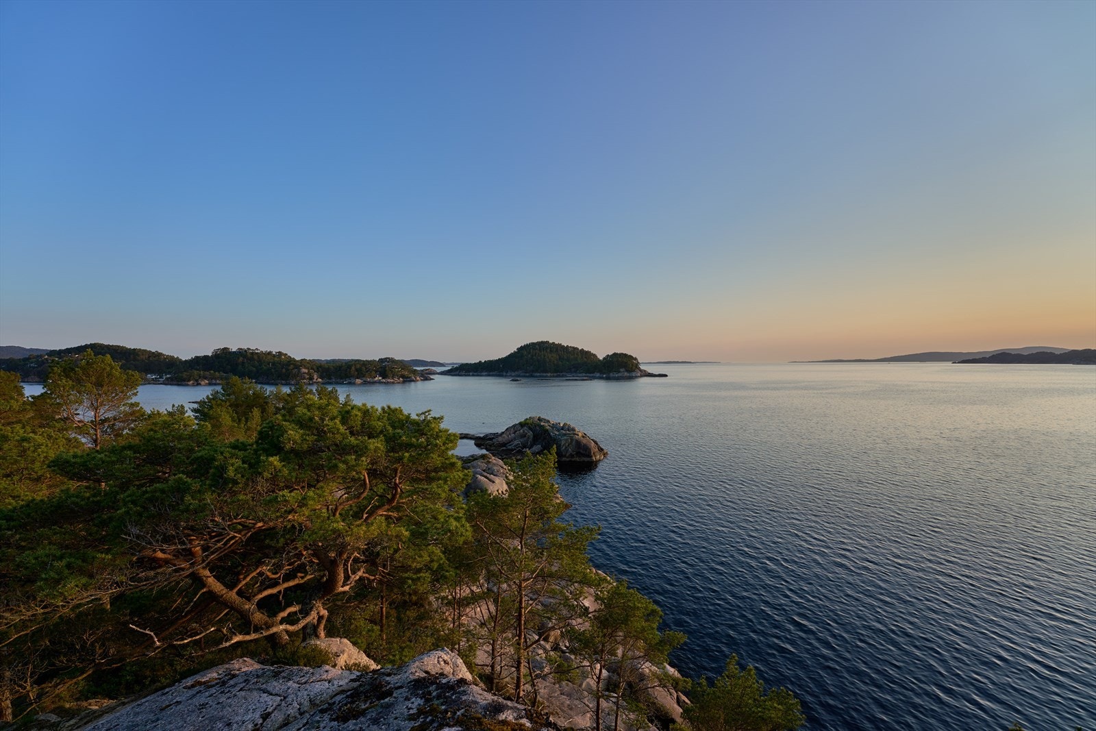 - Velkommen til Vassvika, en sjeldent flott fritidsperle beliggende helt ytterst i nydelige Lysefjorden, restaurert av den anerkjente arkitekten Todd Saunders - Galleribilde
