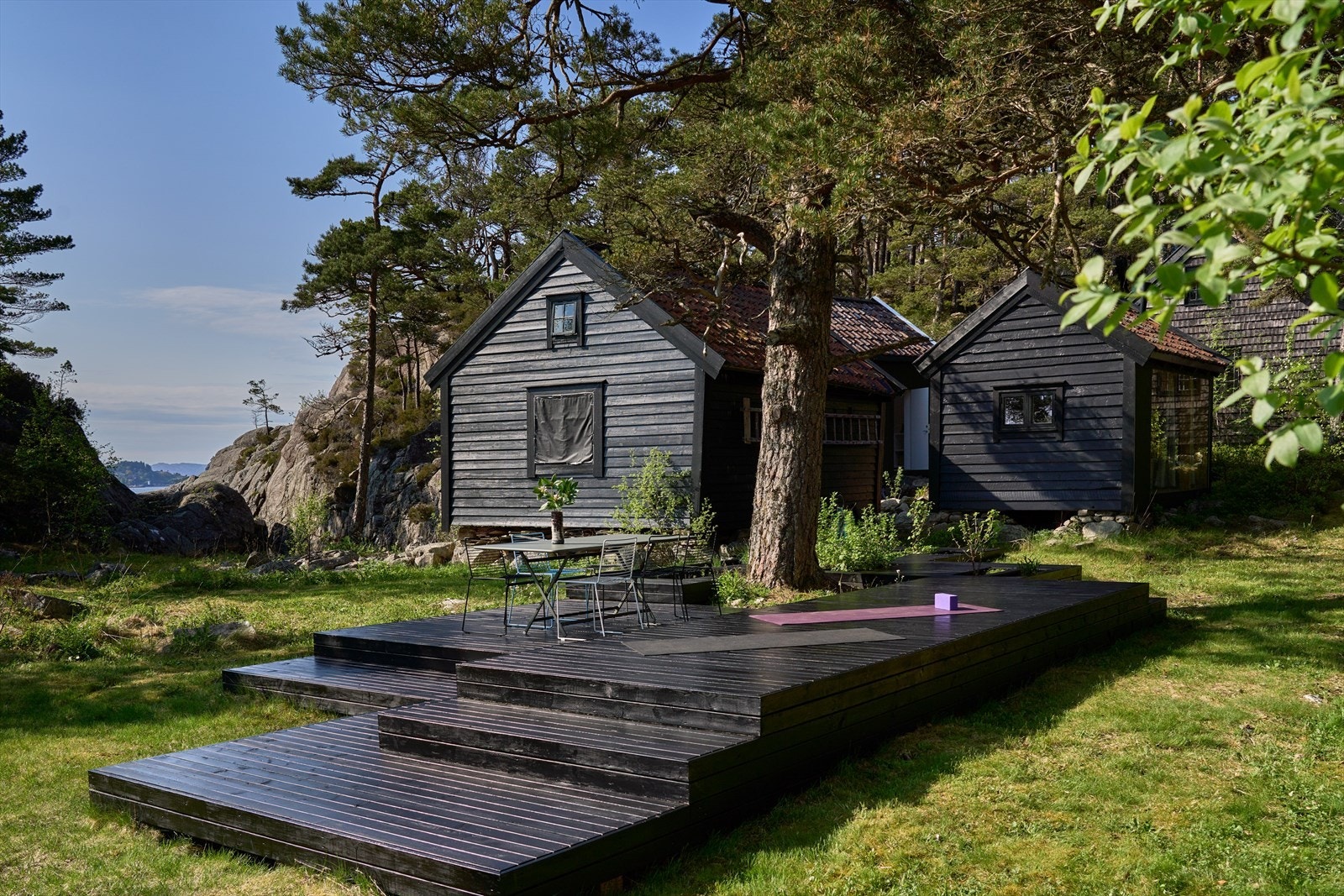 - Plattformen på eiendommen er et fantastisk samlingssted for å nyte gode måltider. Ulike nivåer skaper trinn for sitteplasser - Galleribilde