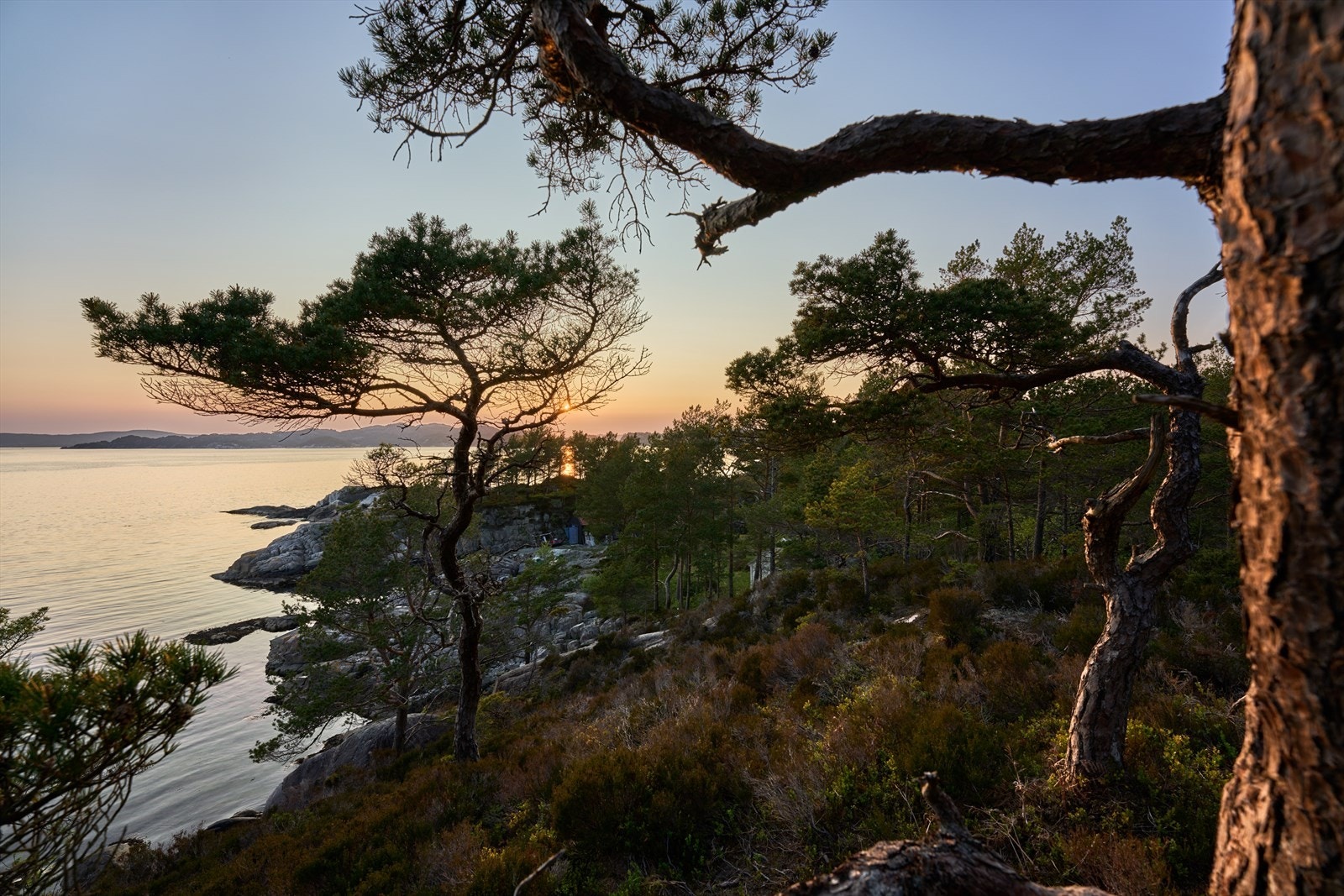 - Lange sommerkvelder og nydelige solnedganger kan nytes fra egen eiendom - Galleribilde