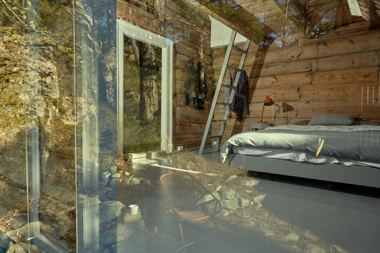 - Store vindusflater gir godt med lysinnslipp og nydelig utsyn - Galleribilde