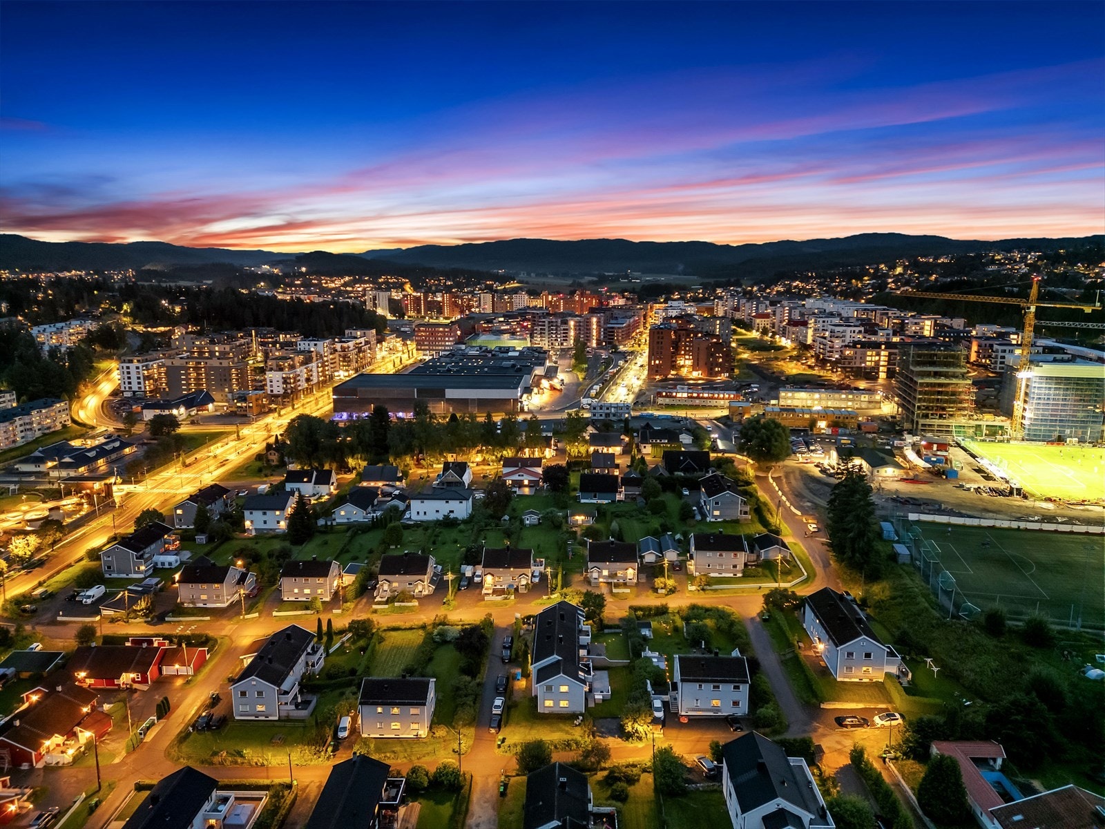 Det er gangavstand til Metro senter og Triaden senter, samt barnehage, skole og ungdomsskole. Galleribilde