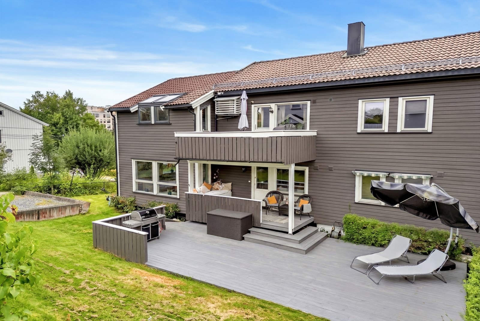 Solrike uteområder med gode oppholdssoner. Galleribilde