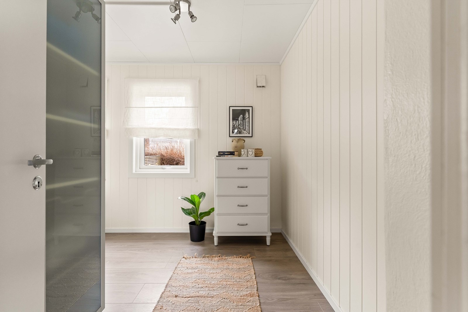 Det ekstra soverommet har plass til både garderobe og kontorpult om man ønsker. Galleribilde