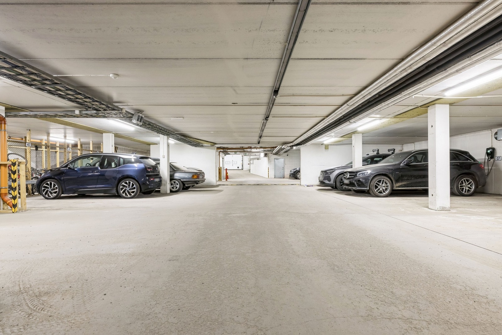Det er mulig å leie garasjeplass i borettslagets oppvarmede og lukkede garasjeanlegg. Galleribilde