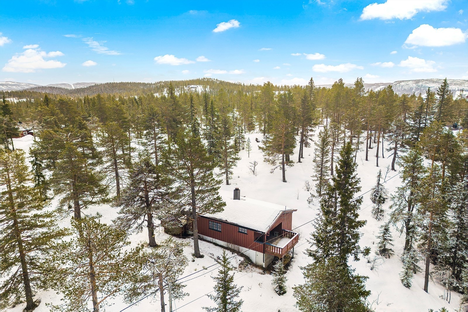 For den som ønsker å prøve fiskelykken, byr Tonsåsen på mange muligheter. Her finnes flere småvann hvor man også kan ta et friskt bad eller padle en liten tur. Galleribilde