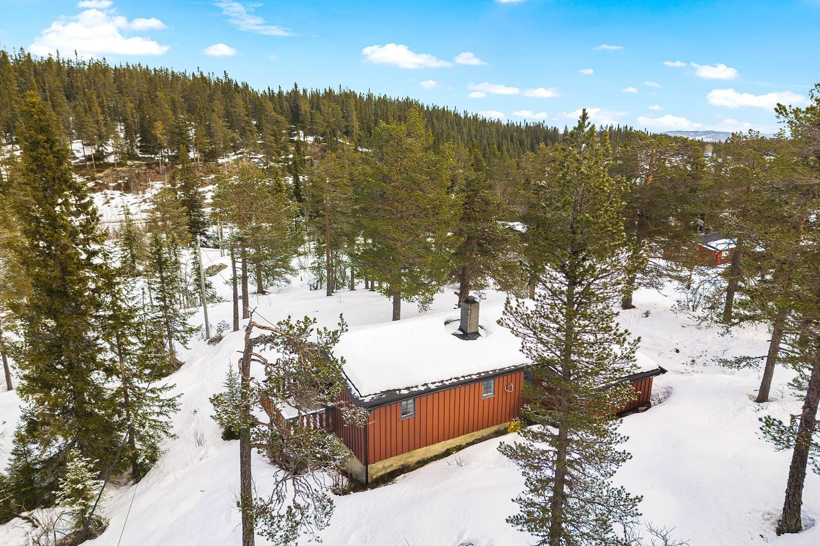 På Tonsåsen er det en aktiv hytteforening som sørger for gode stier, oppkjørte skiløyper m.m. Det er også satt opp gapahuk og etablert flere fine turmål i området. Galleribilde