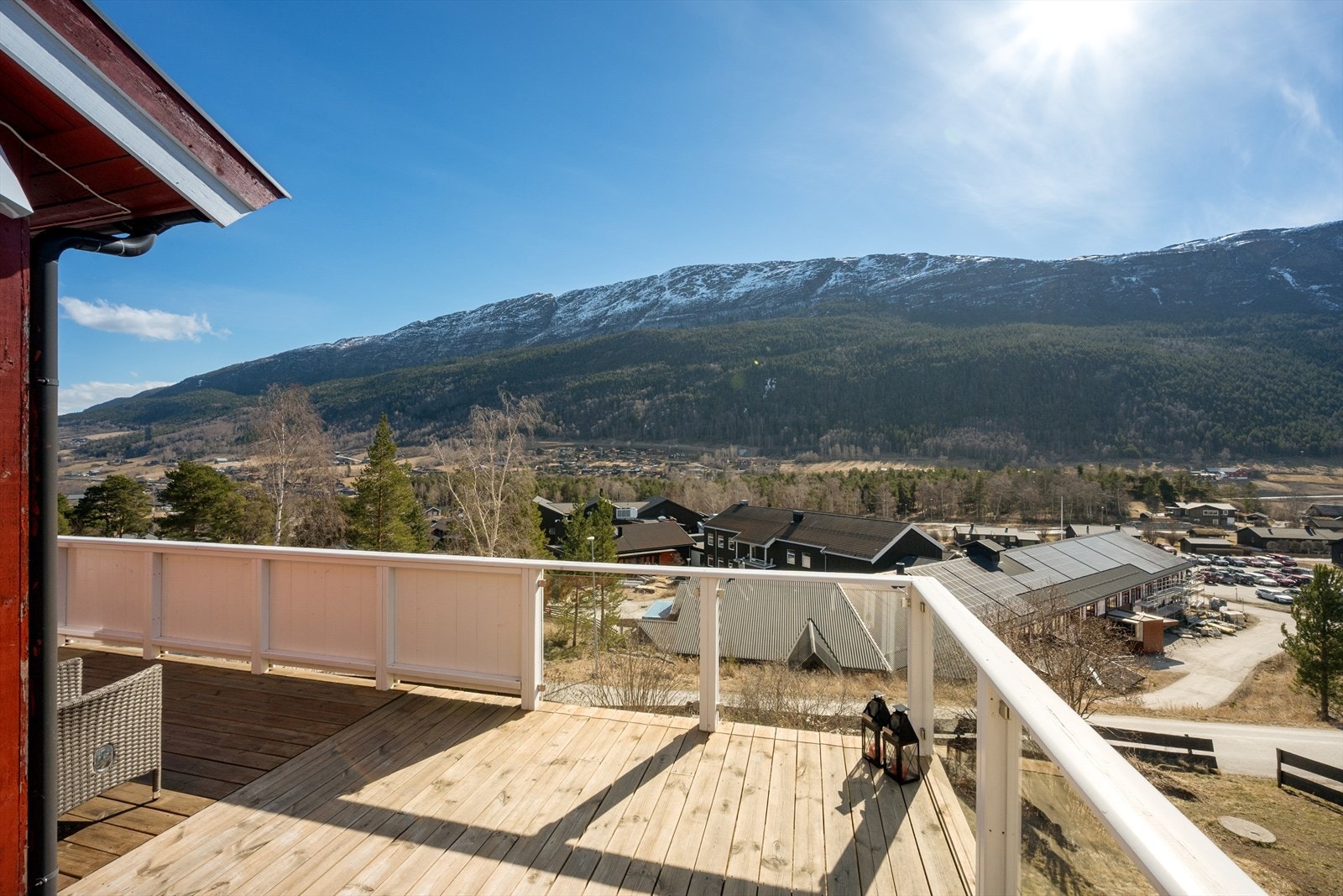 På verandaen kan man nyte utsikten og den gode solgangen. Galleribilde