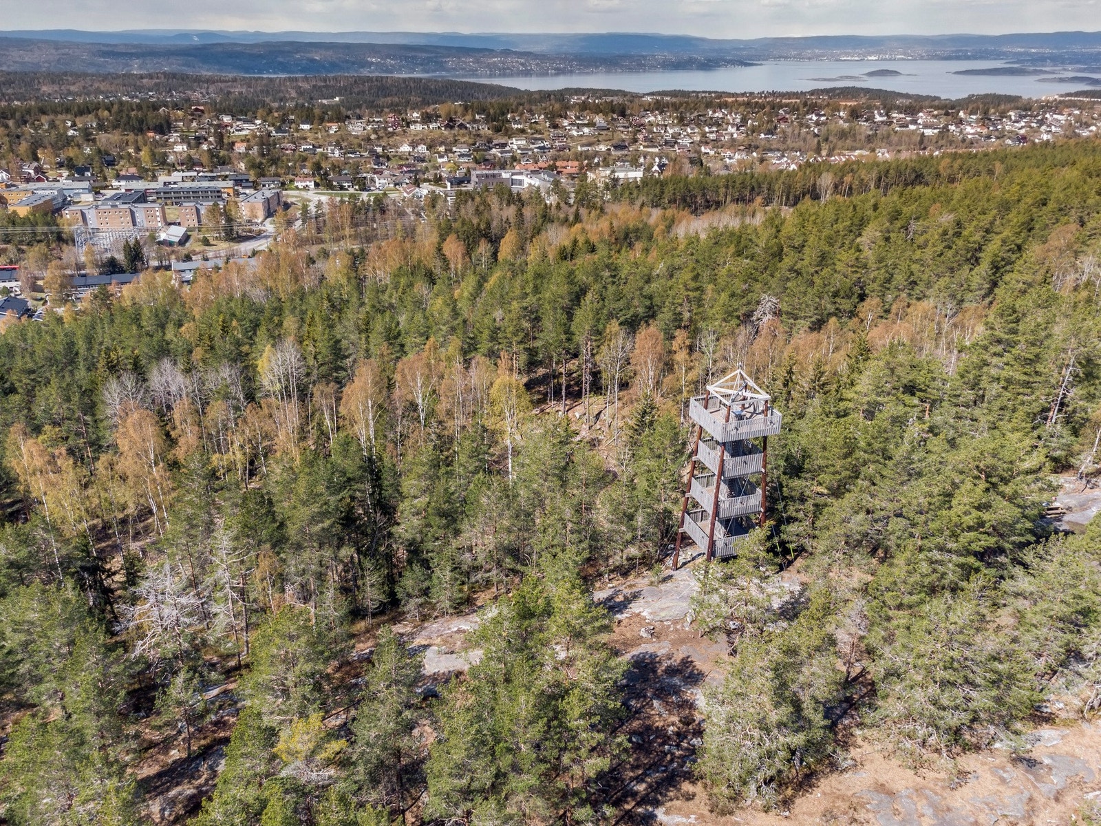 Det kjente branntårnet på Tårnåsen med flott utsikt. Galleribilde